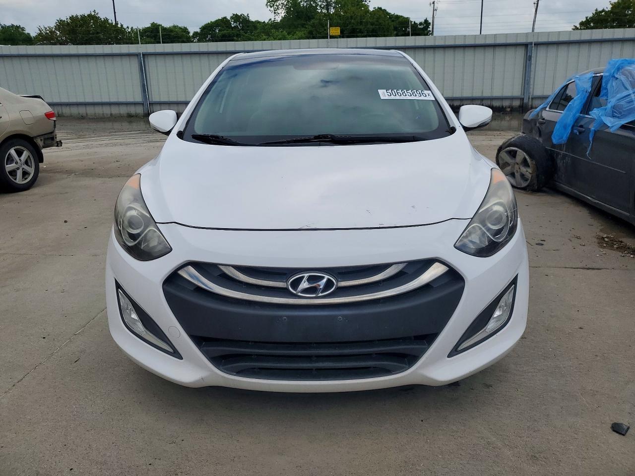 2013 Hyundai Elantra Gt Base White vin: KMHD35LE4DU121329