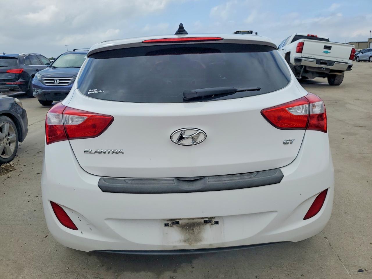 2013 Hyundai Elantra Gt Base White vin: KMHD35LE4DU121329