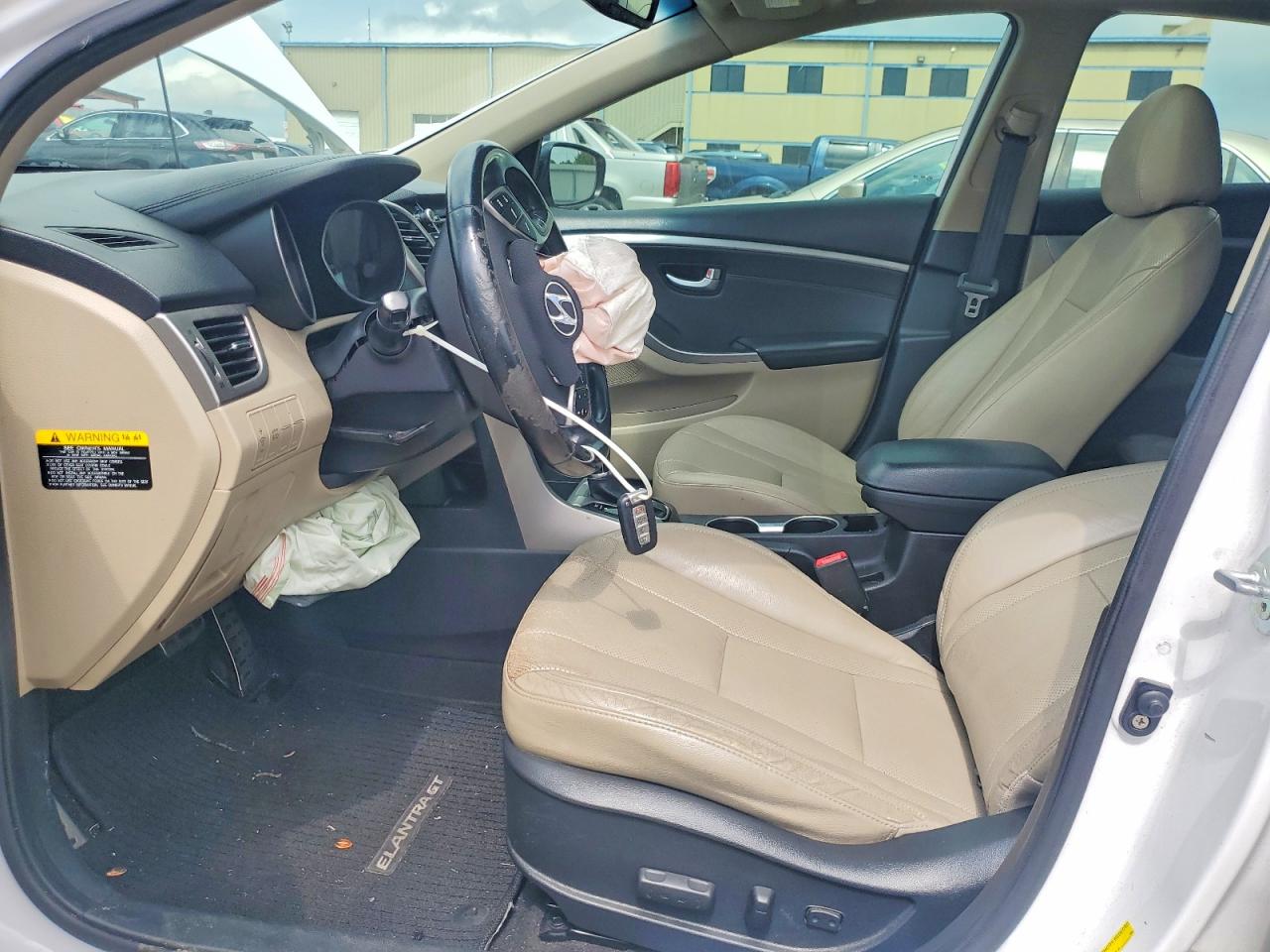 2013 Hyundai Elantra Gt Base White vin: KMHD35LE4DU121329