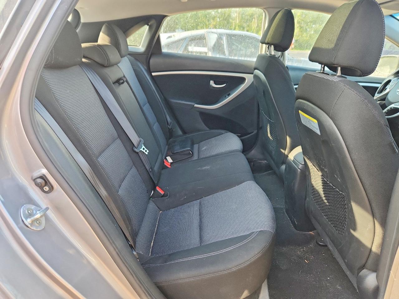 2013 Hyundai Elantra Gt Base Silver vin: KMHD35LE4DU124506
