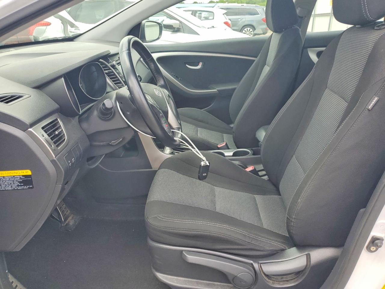 2013 Hyundai Elantra Gt Base White vin: KMHD35LE4DU129625