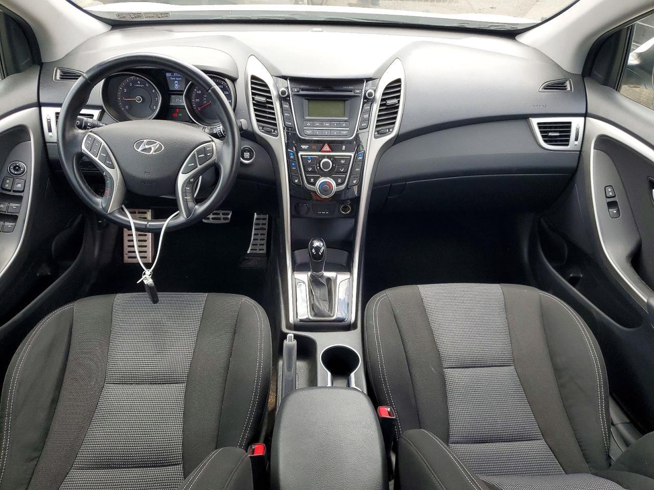 2013 Hyundai Elantra Gt Base White vin: KMHD35LE4DU129625