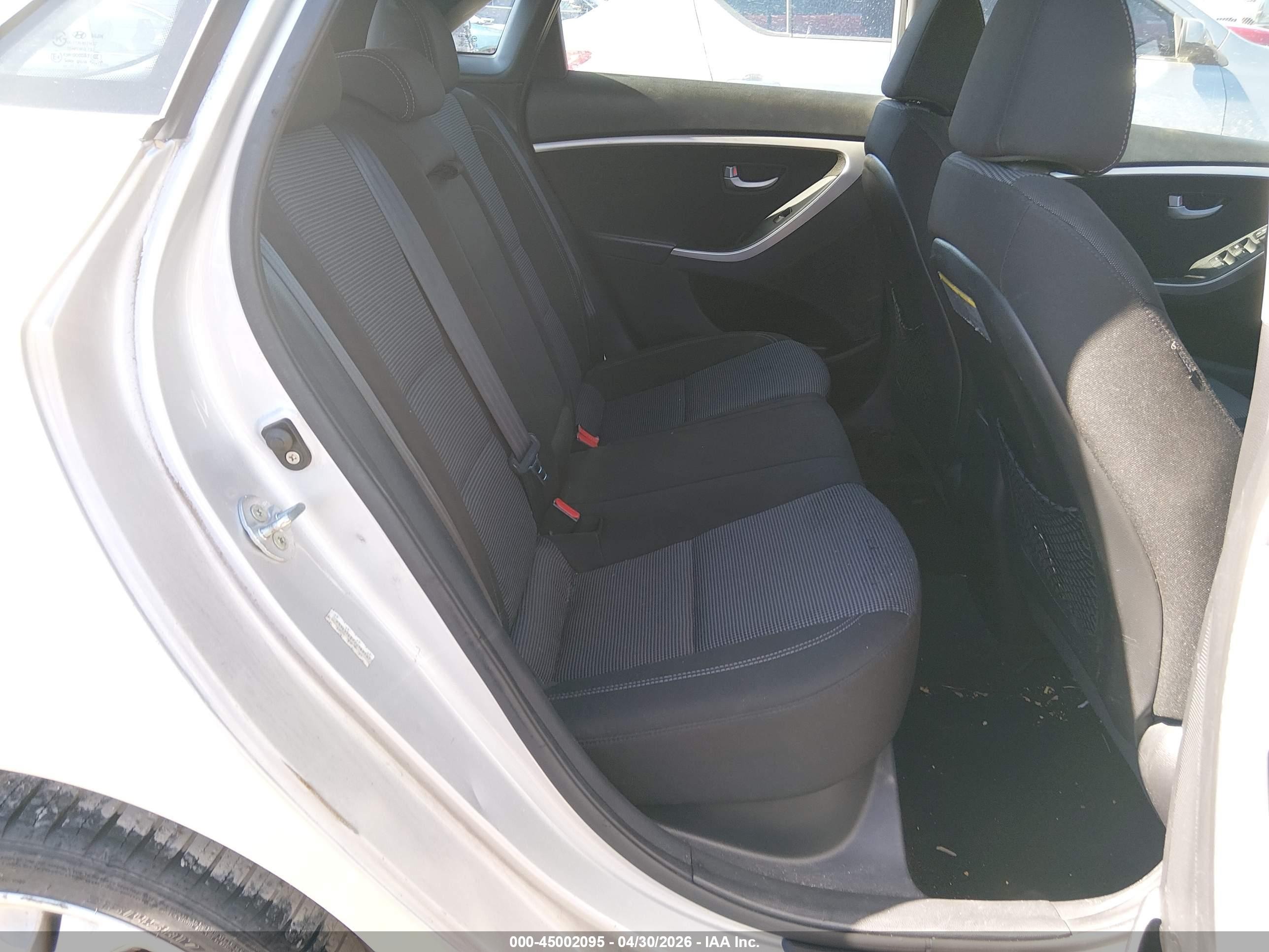 2013 Hyundai Elantra Gt   Silver vin: KMHD35LE4DU148501