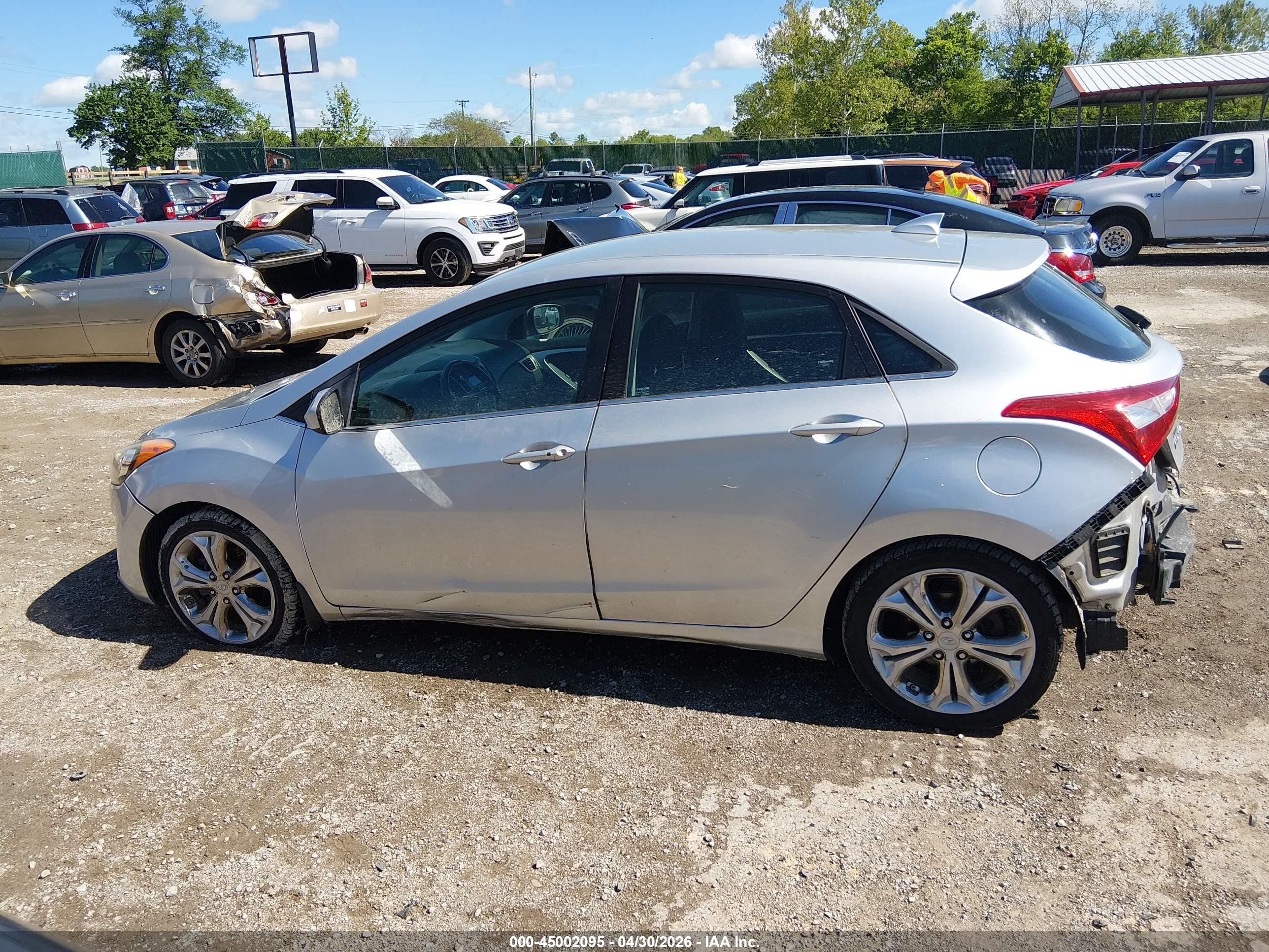 2013 Hyundai Elantra Gt   Silver vin: KMHD35LE4DU148501