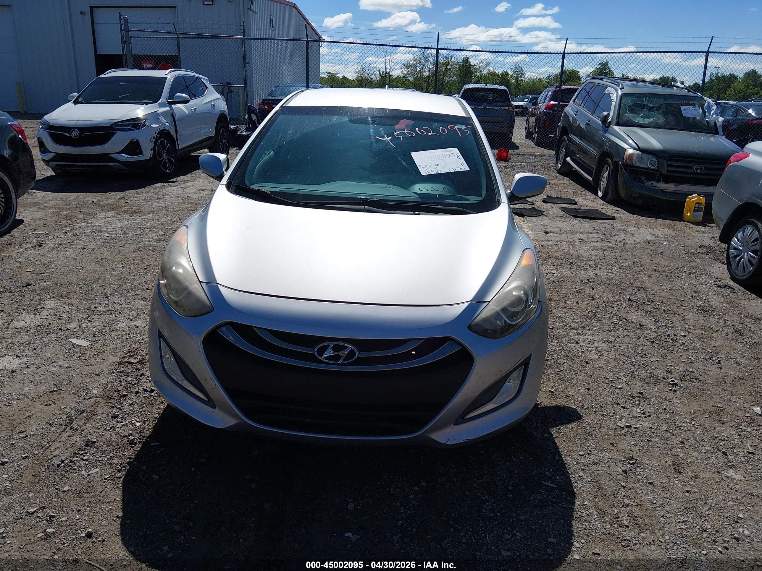2013 Hyundai Elantra Gt   Silver vin: KMHD35LE4DU148501