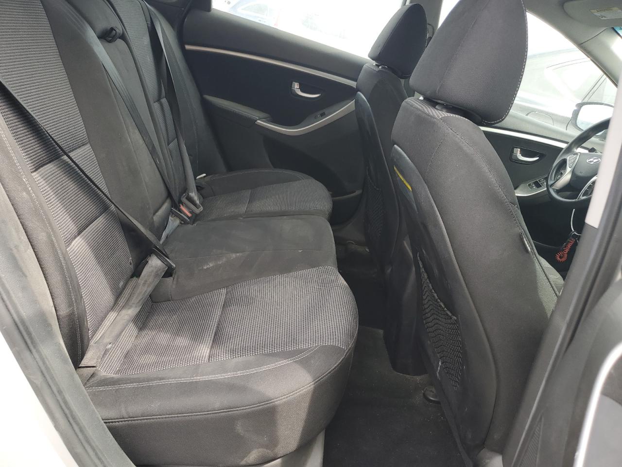2013 Hyundai Elantra Gt Silver vin: KMHD35LE5DU050111