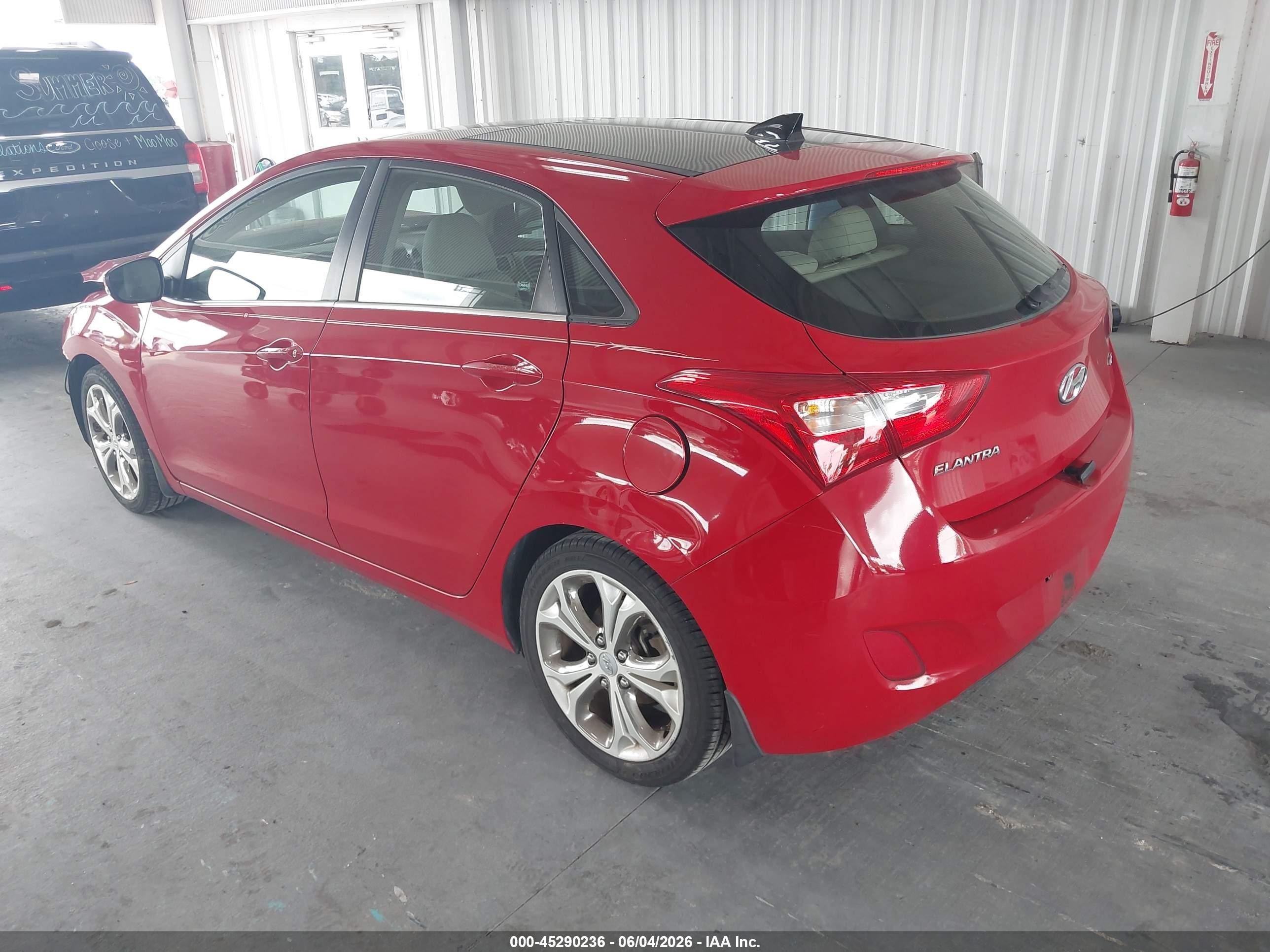 2013 Hyundai Elantra Gt   Red vin: KMHD35LE5DU051033