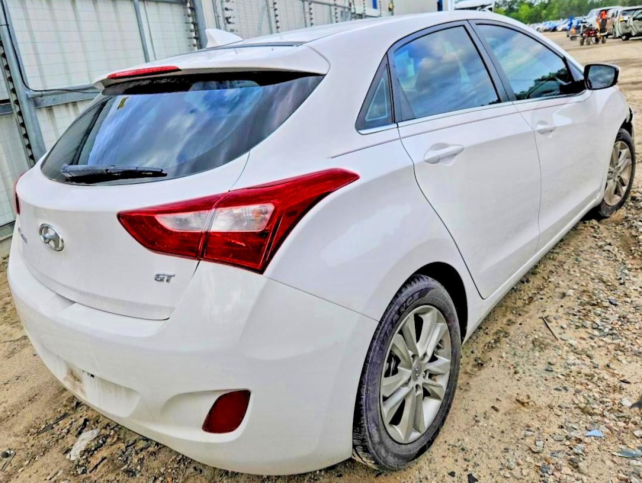 2013 Hyundai Elantra White vin: KMHD35LE5DU091970
