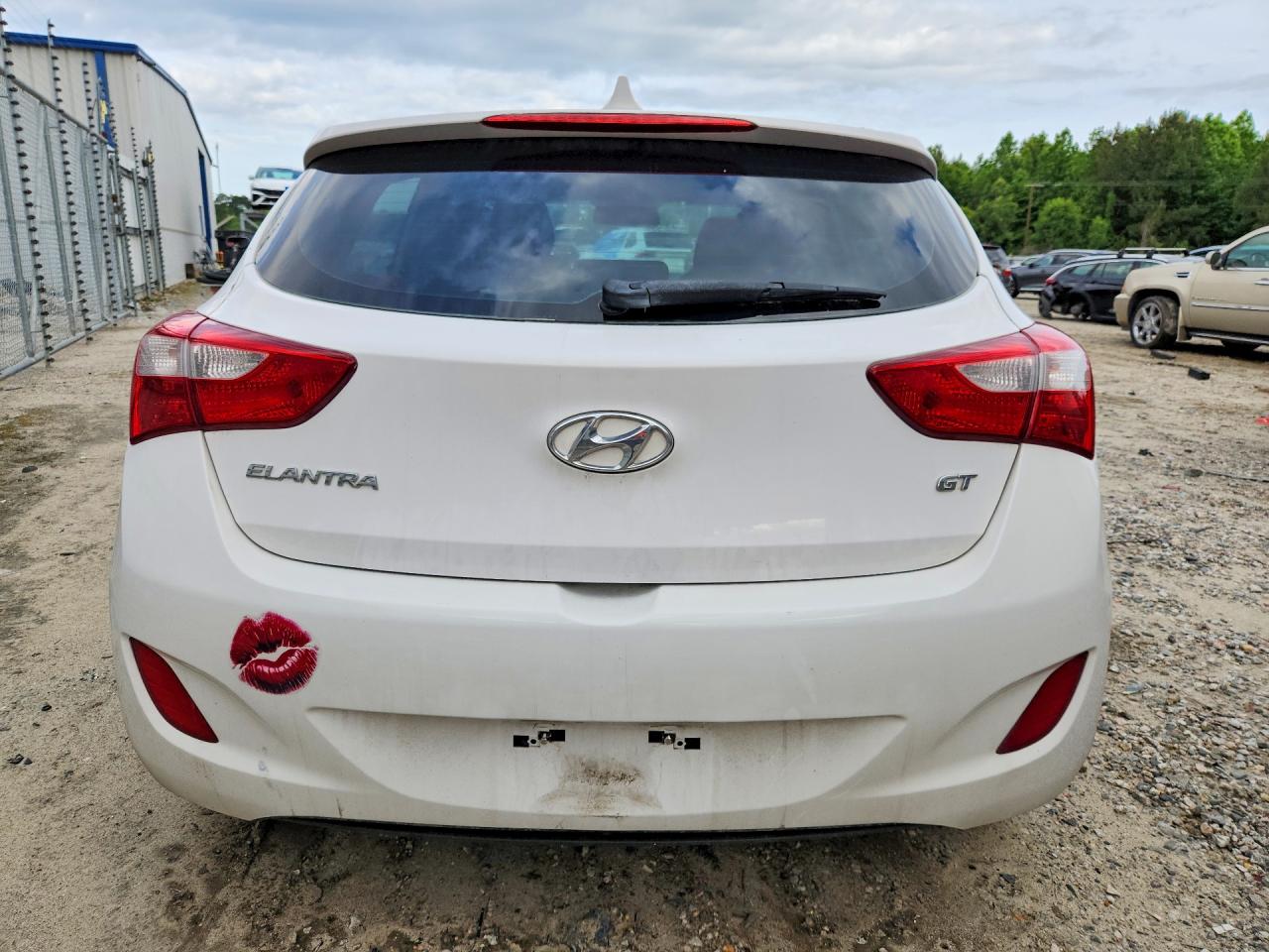 2013 Hyundai Elantra White vin: KMHD35LE5DU091970