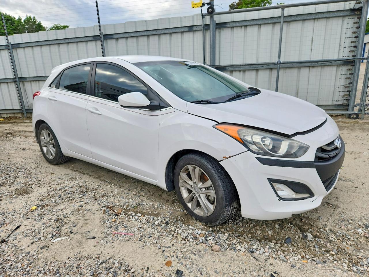 2013 Hyundai Elantra White vin: KMHD35LE5DU091970
