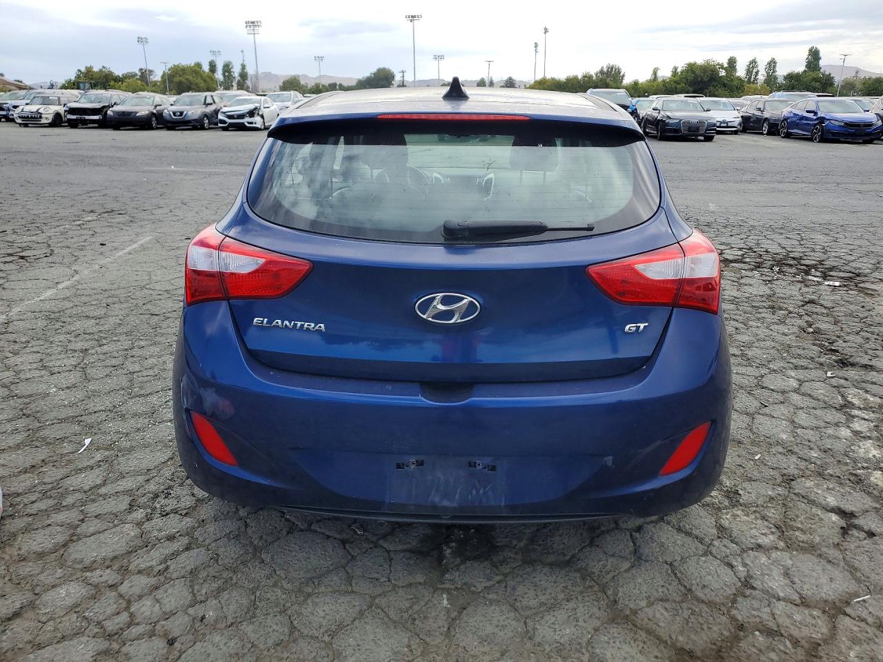 2013 Hyundai Elantra Gt Base Blue vin: KMHD35LE5DU094237