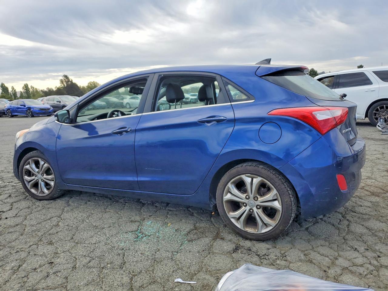 2013 Hyundai Elantra Gt Base Blue vin: KMHD35LE5DU094237