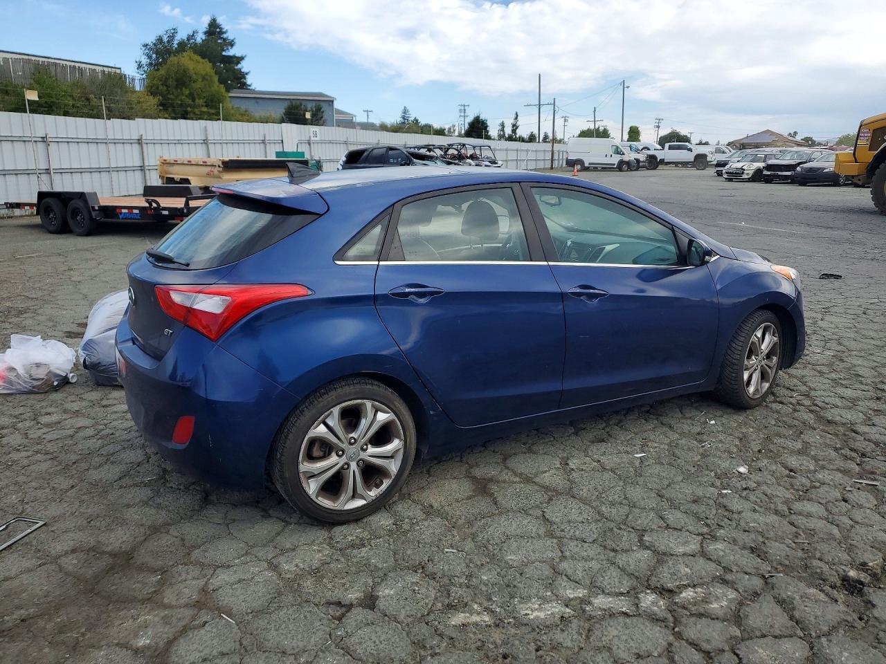 2013 Hyundai Elantra Gt Base Blue vin: KMHD35LE5DU094237