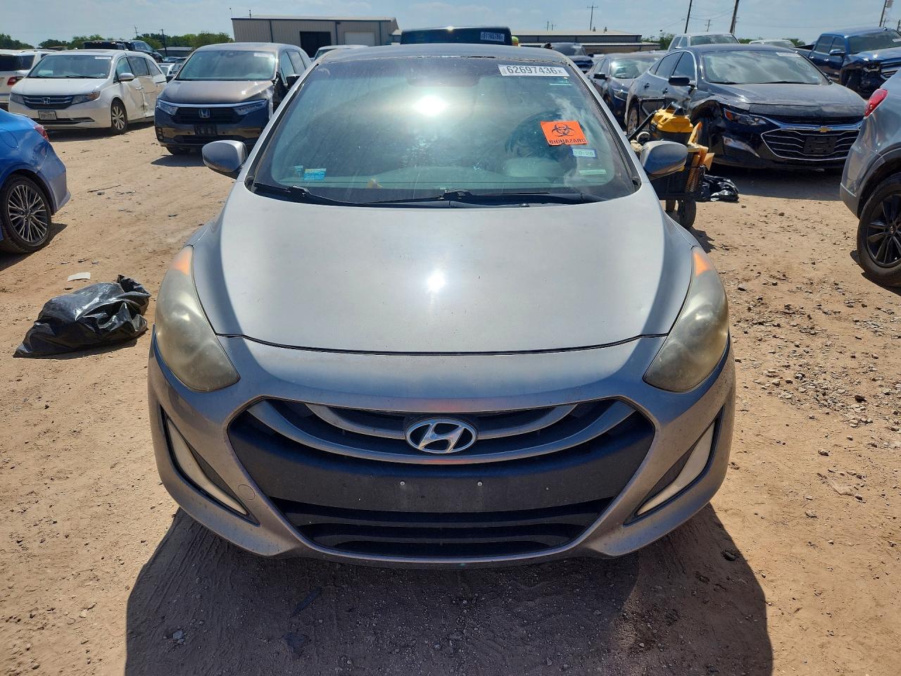 2013 Hyundai Elantra Gt Base Silver vin: KMHD35LE5DU114115