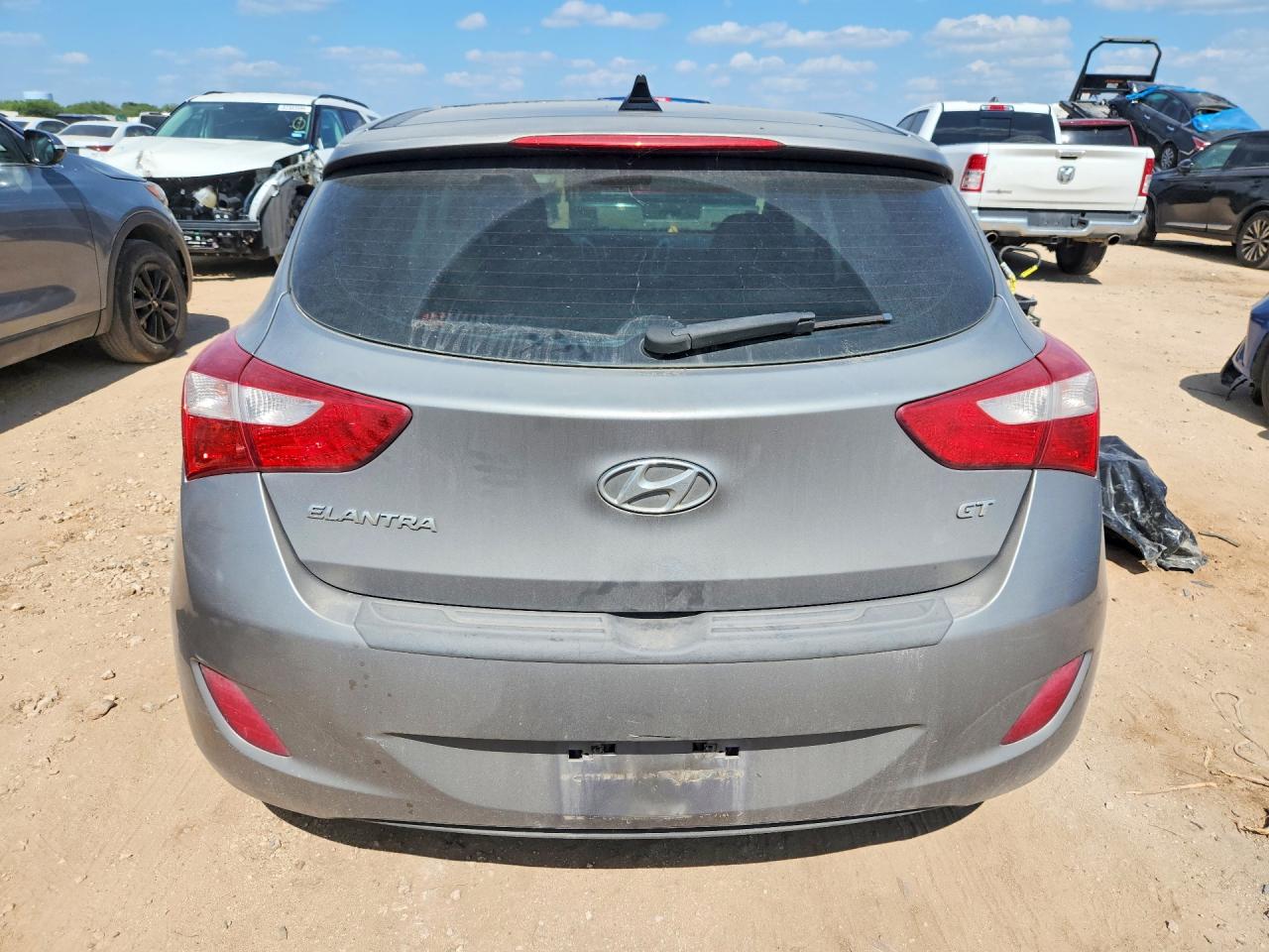 2013 Hyundai Elantra Gt Base Silver vin: KMHD35LE5DU114115