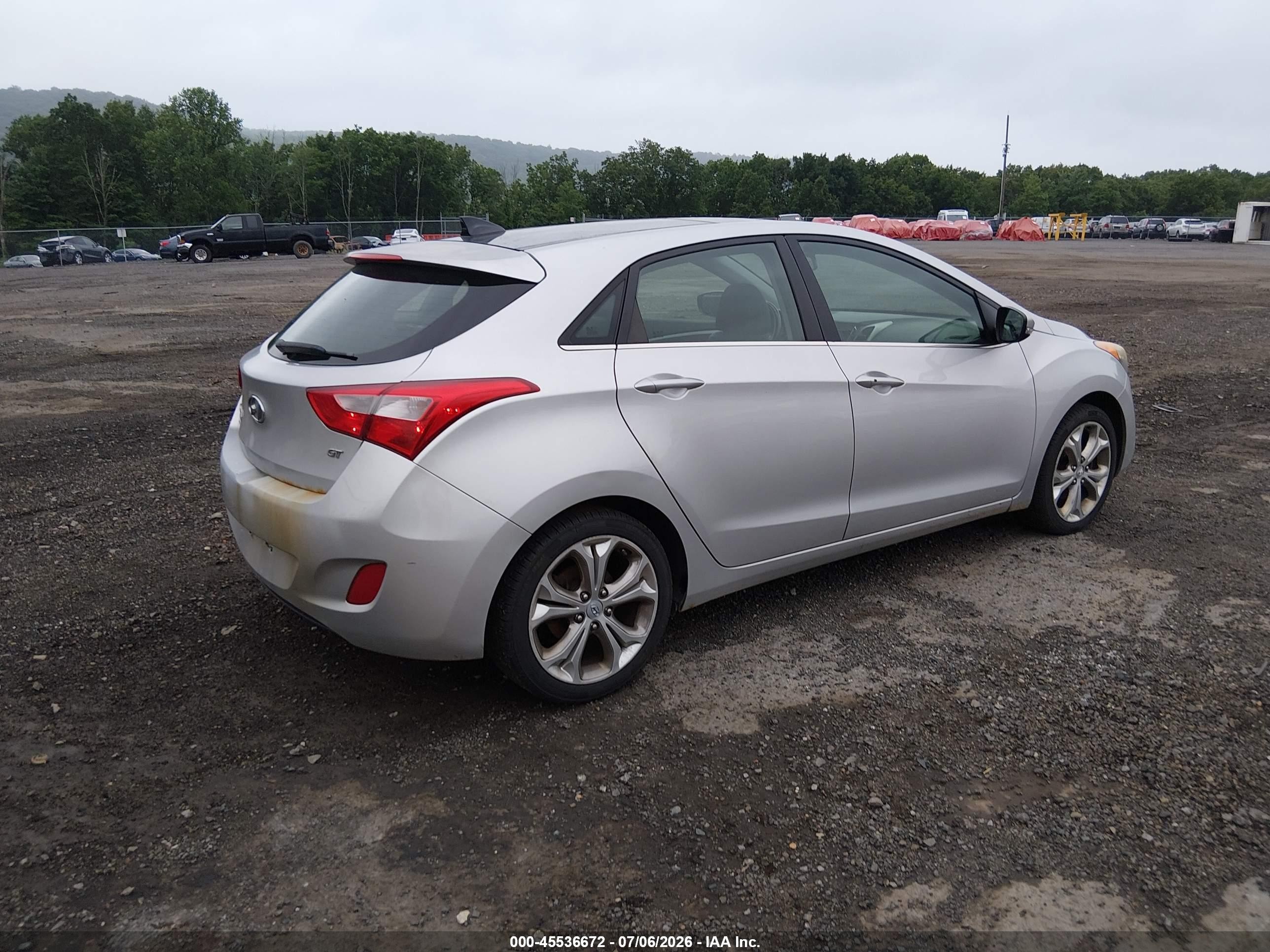 2013 Hyundai Elantra Gt   Silver vin: KMHD35LE5DU122683