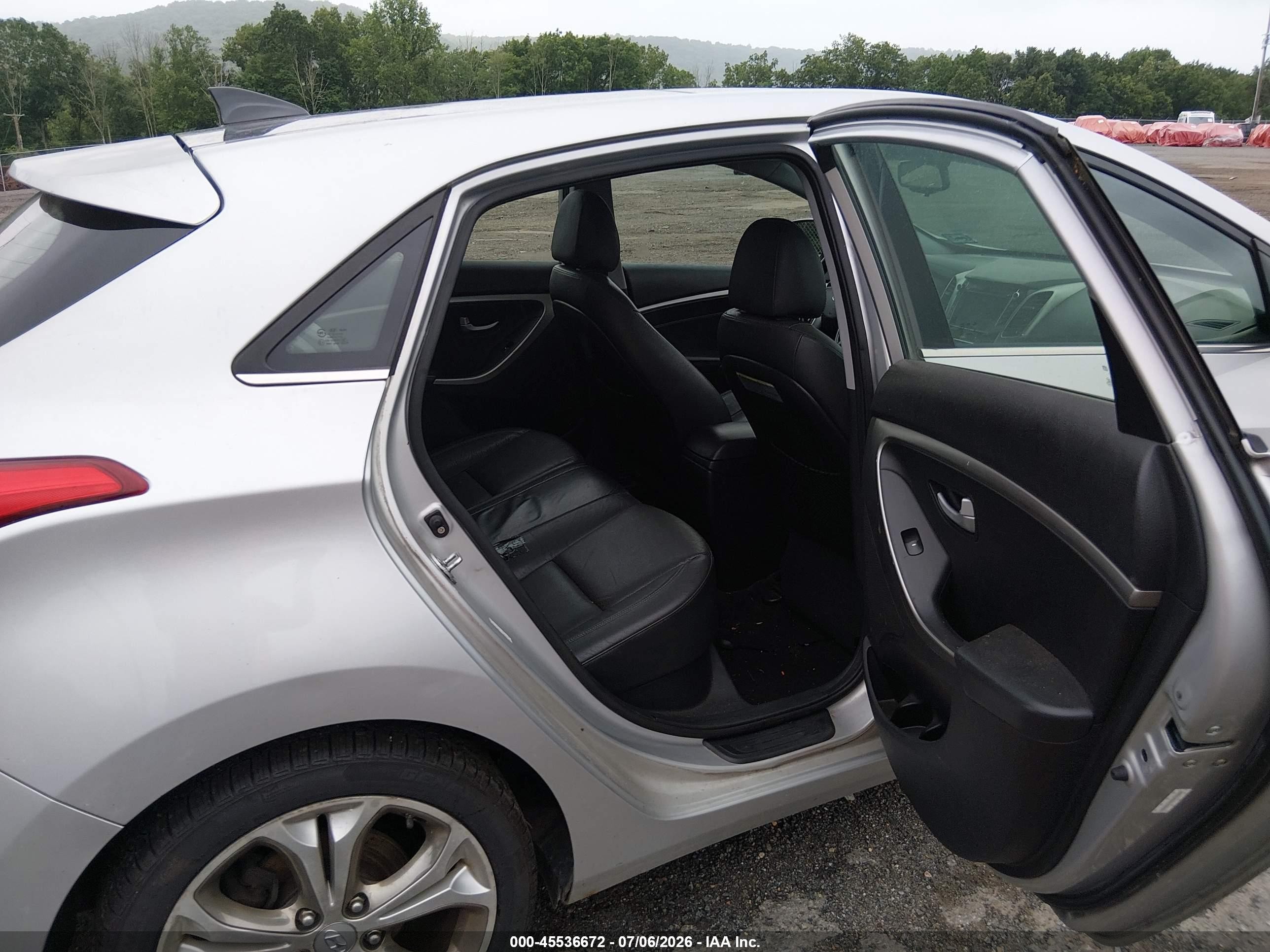 2013 Hyundai Elantra Gt   Silver vin: KMHD35LE5DU122683