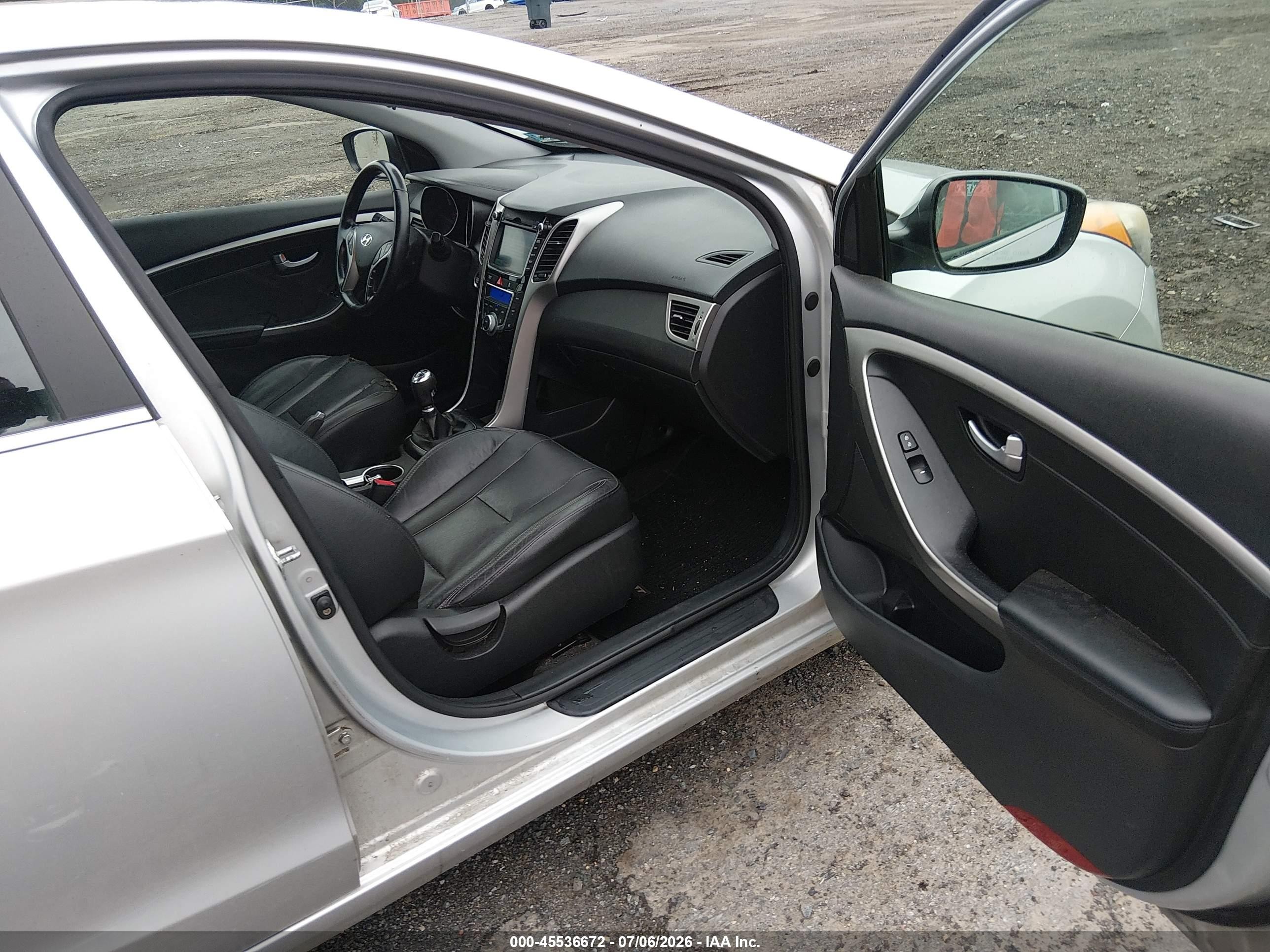 2013 Hyundai Elantra Gt   Silver vin: KMHD35LE5DU122683