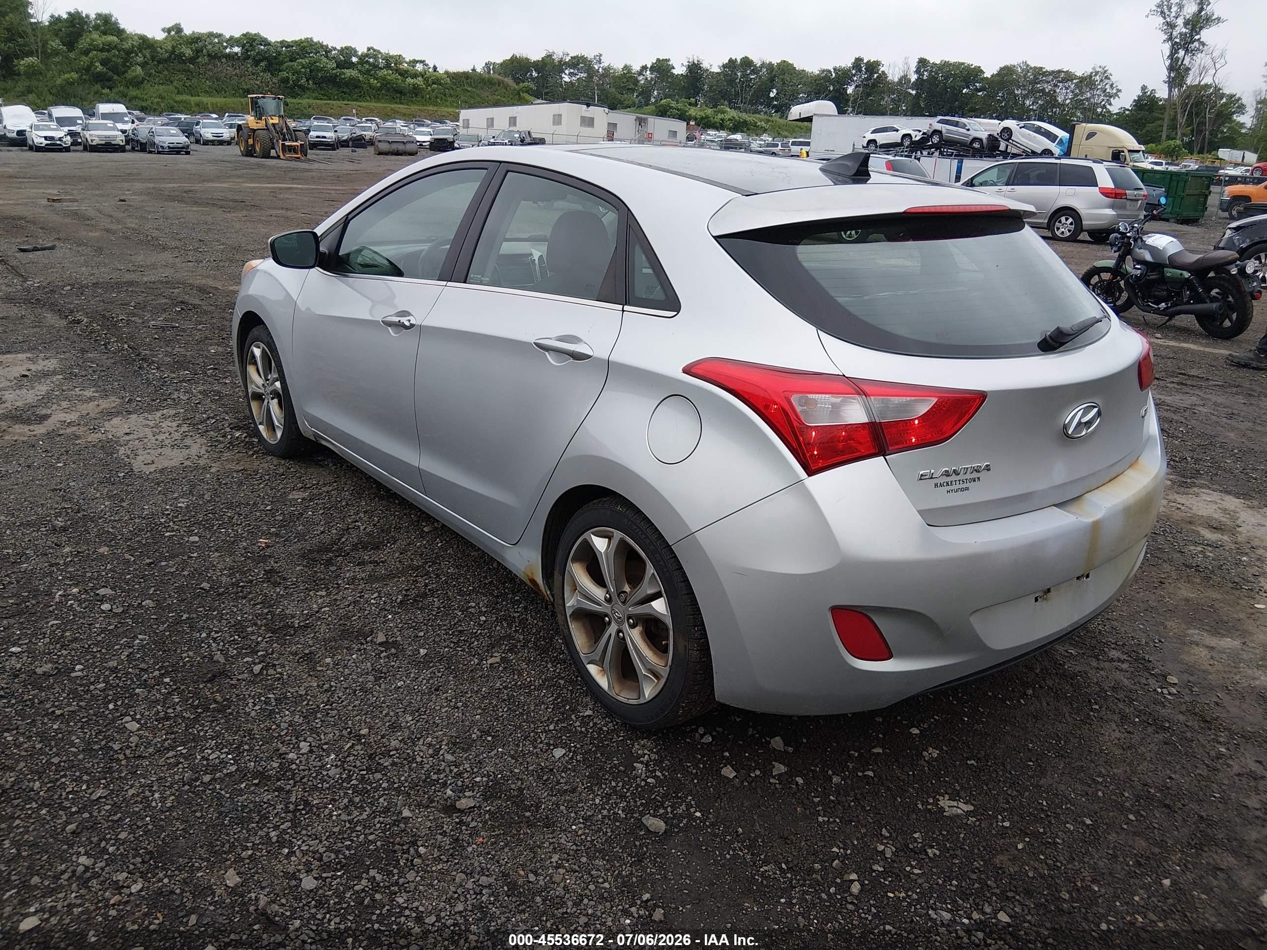 2013 Hyundai Elantra Gt   Silver vin: KMHD35LE5DU122683