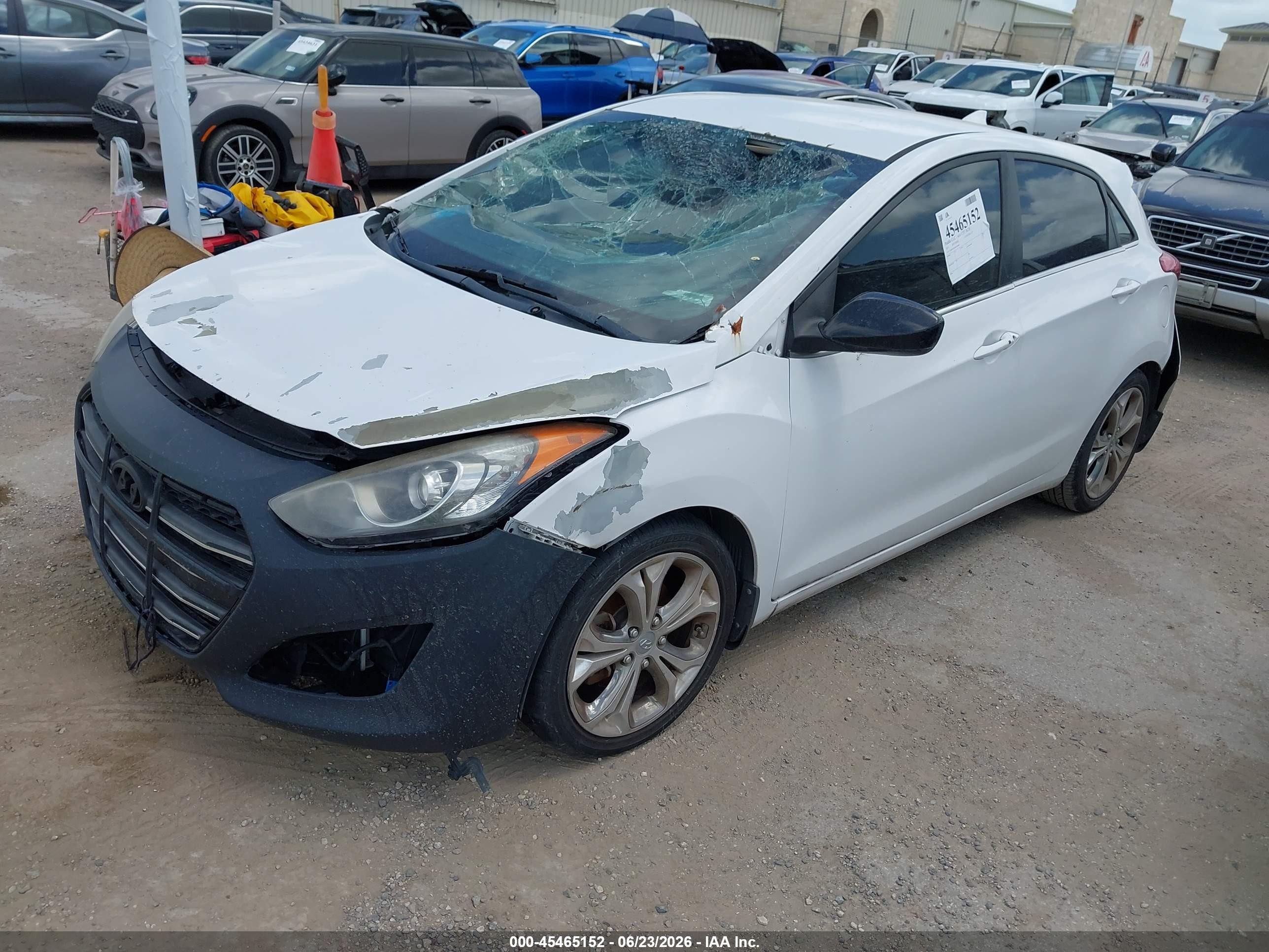 2013 Hyundai Elantra Gt   White vin: KMHD35LE6DU044463