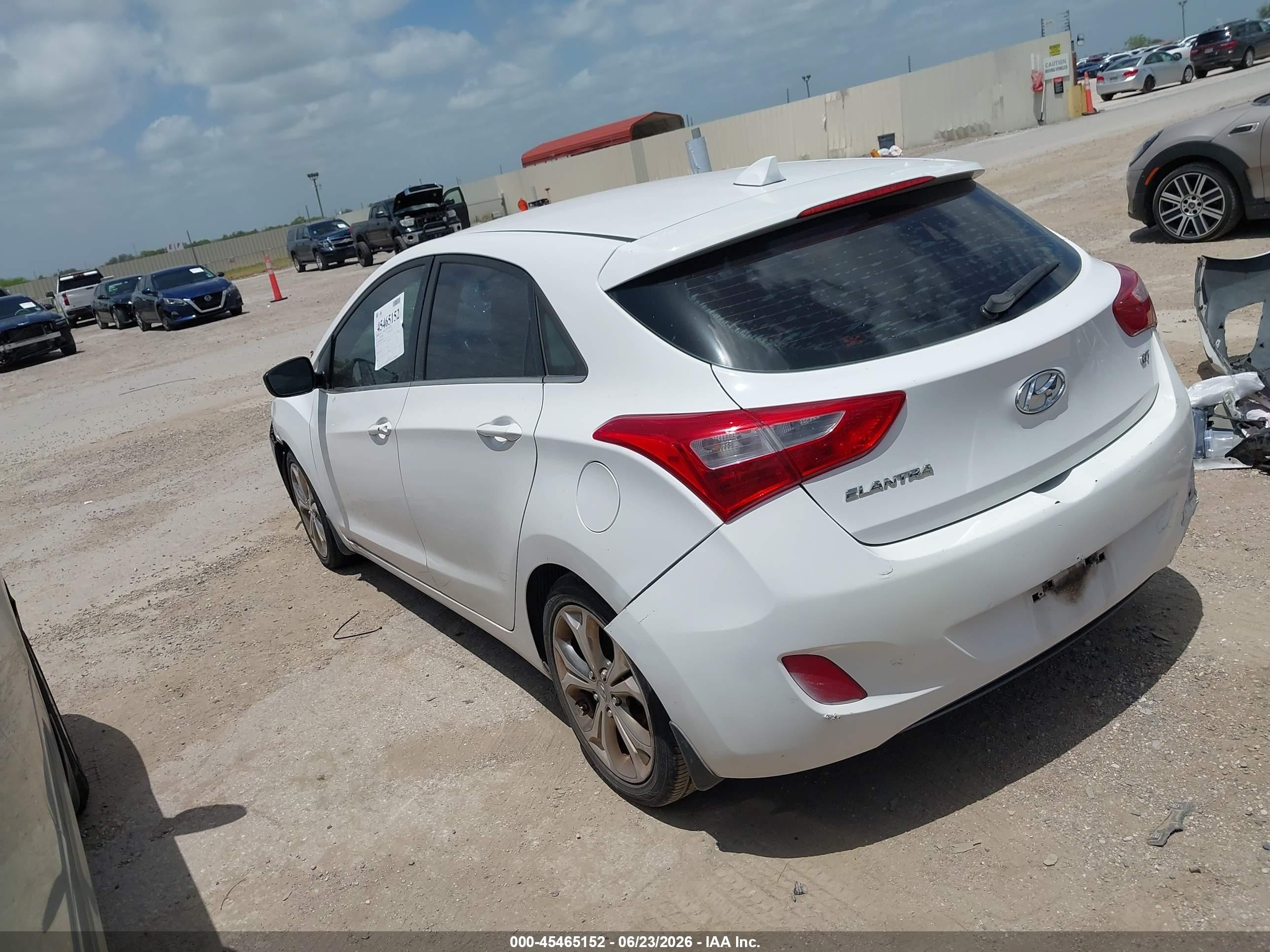 2013 Hyundai Elantra Gt   White vin: KMHD35LE6DU044463