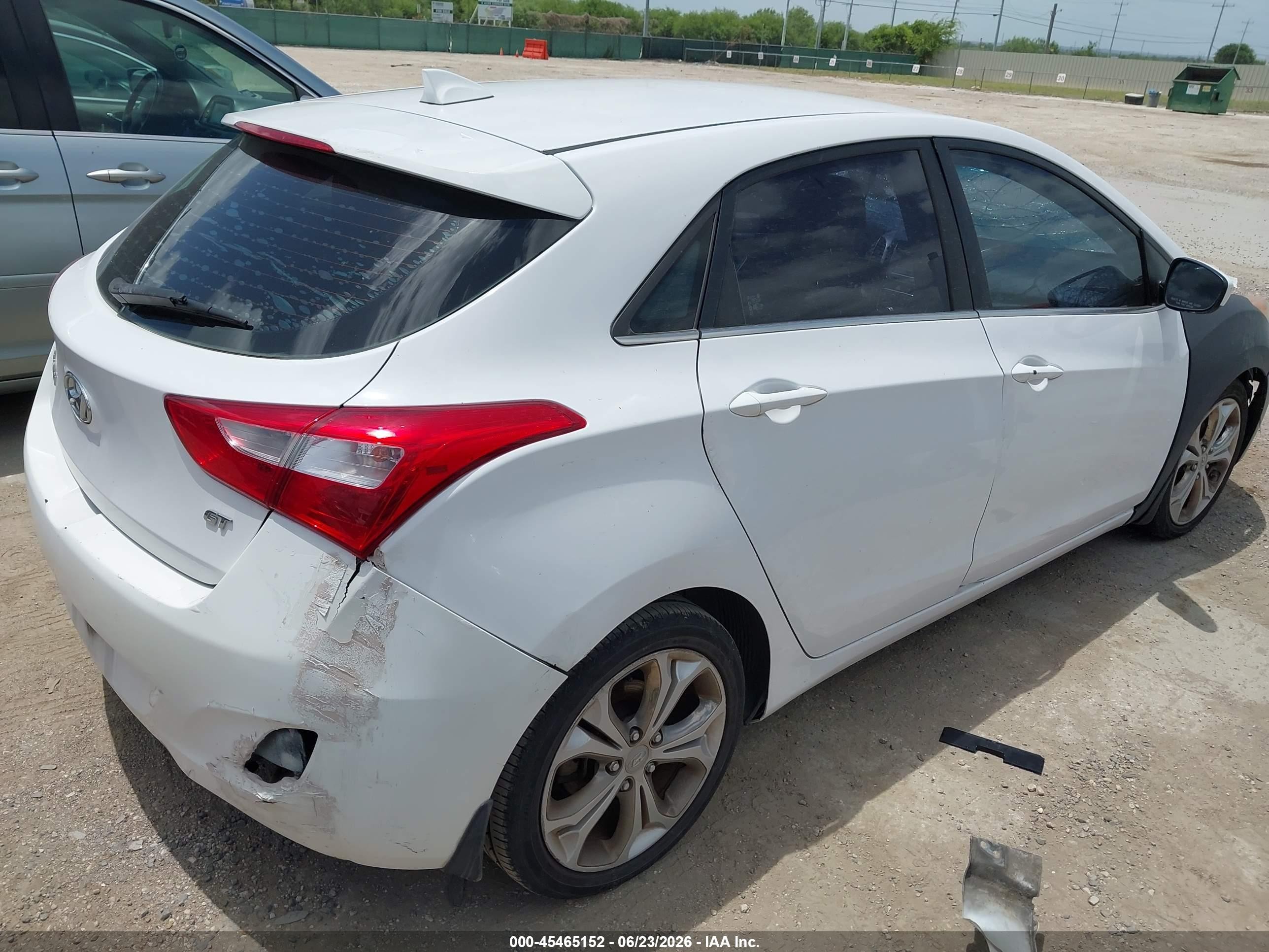 2013 Hyundai Elantra Gt   White vin: KMHD35LE6DU044463