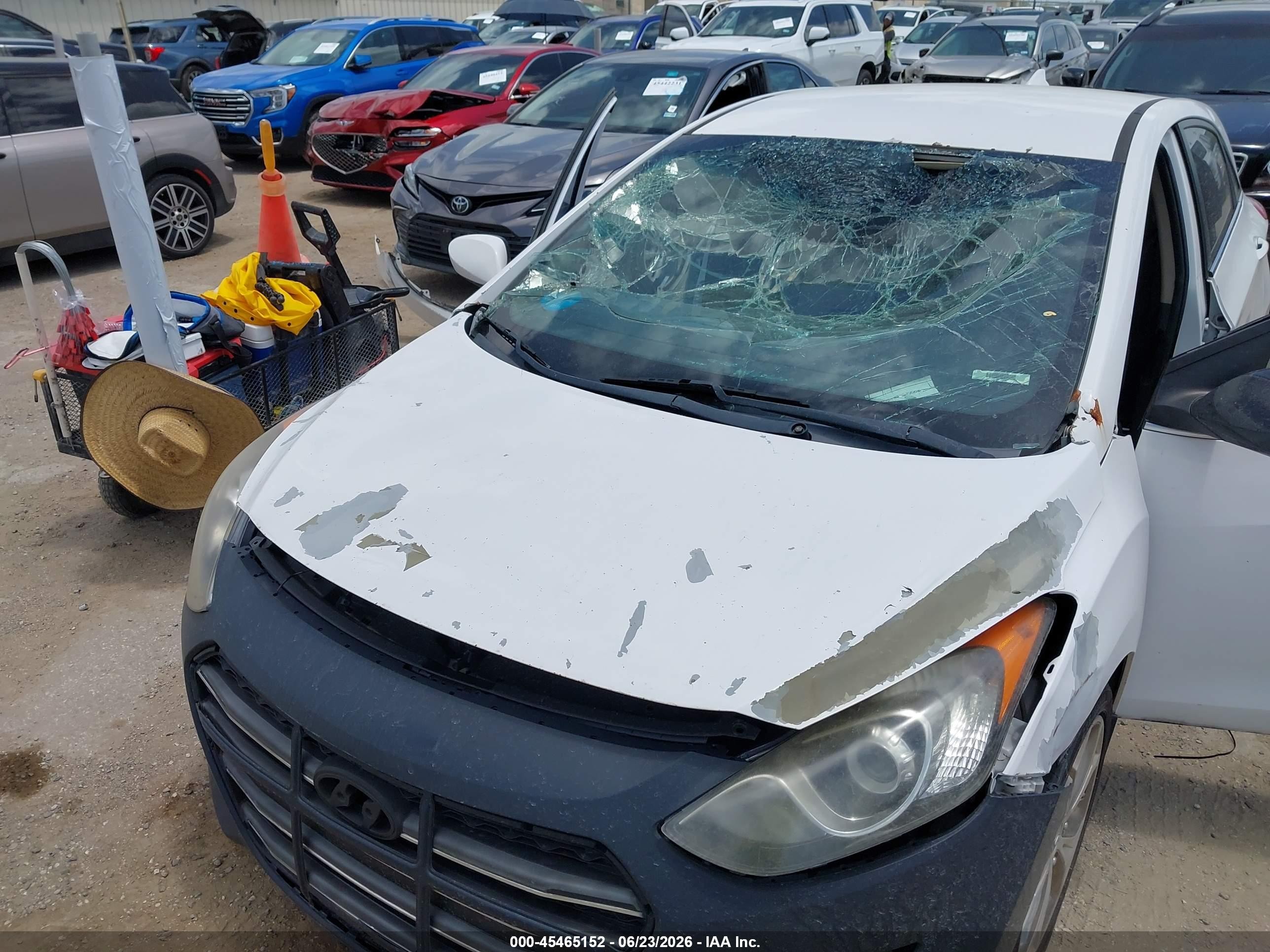 2013 Hyundai Elantra Gt   White vin: KMHD35LE6DU044463