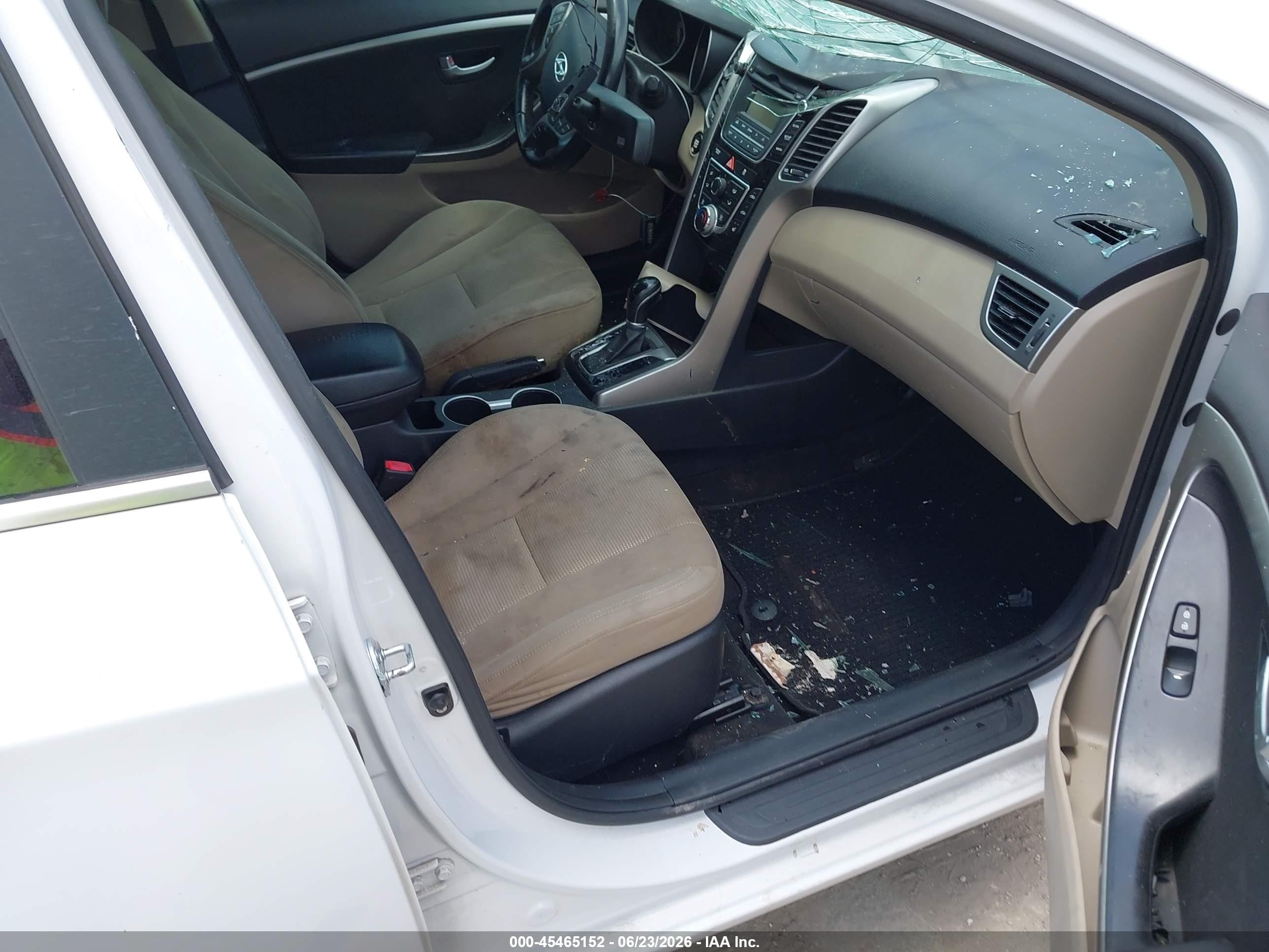 2013 Hyundai Elantra Gt   White vin: KMHD35LE6DU044463