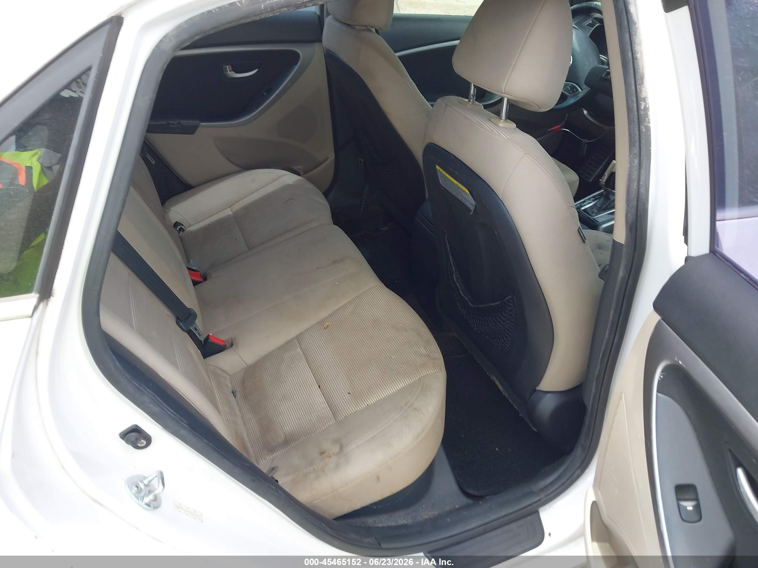 2013 Hyundai Elantra Gt   White vin: KMHD35LE6DU044463