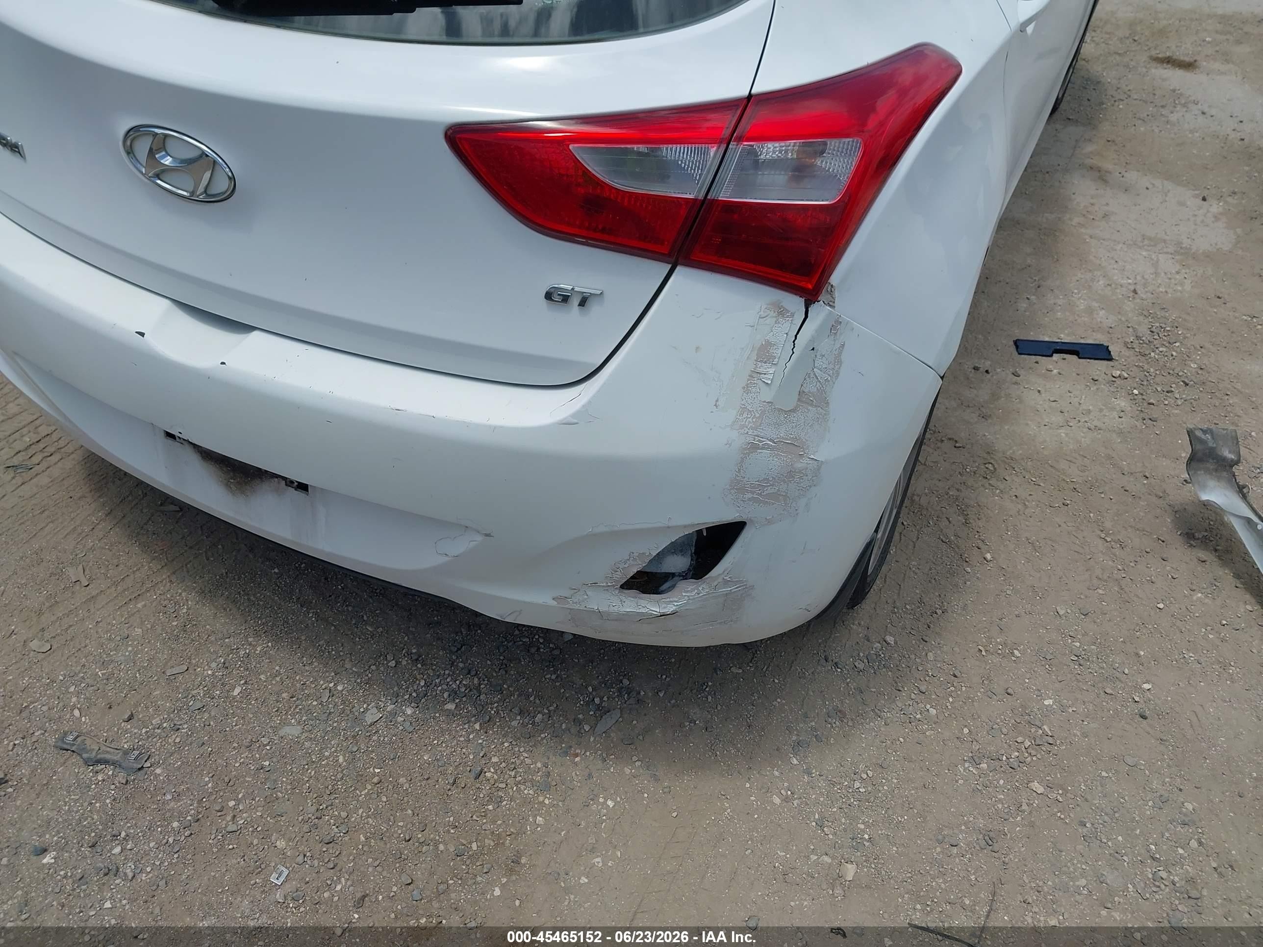 2013 Hyundai Elantra Gt   White vin: KMHD35LE6DU044463