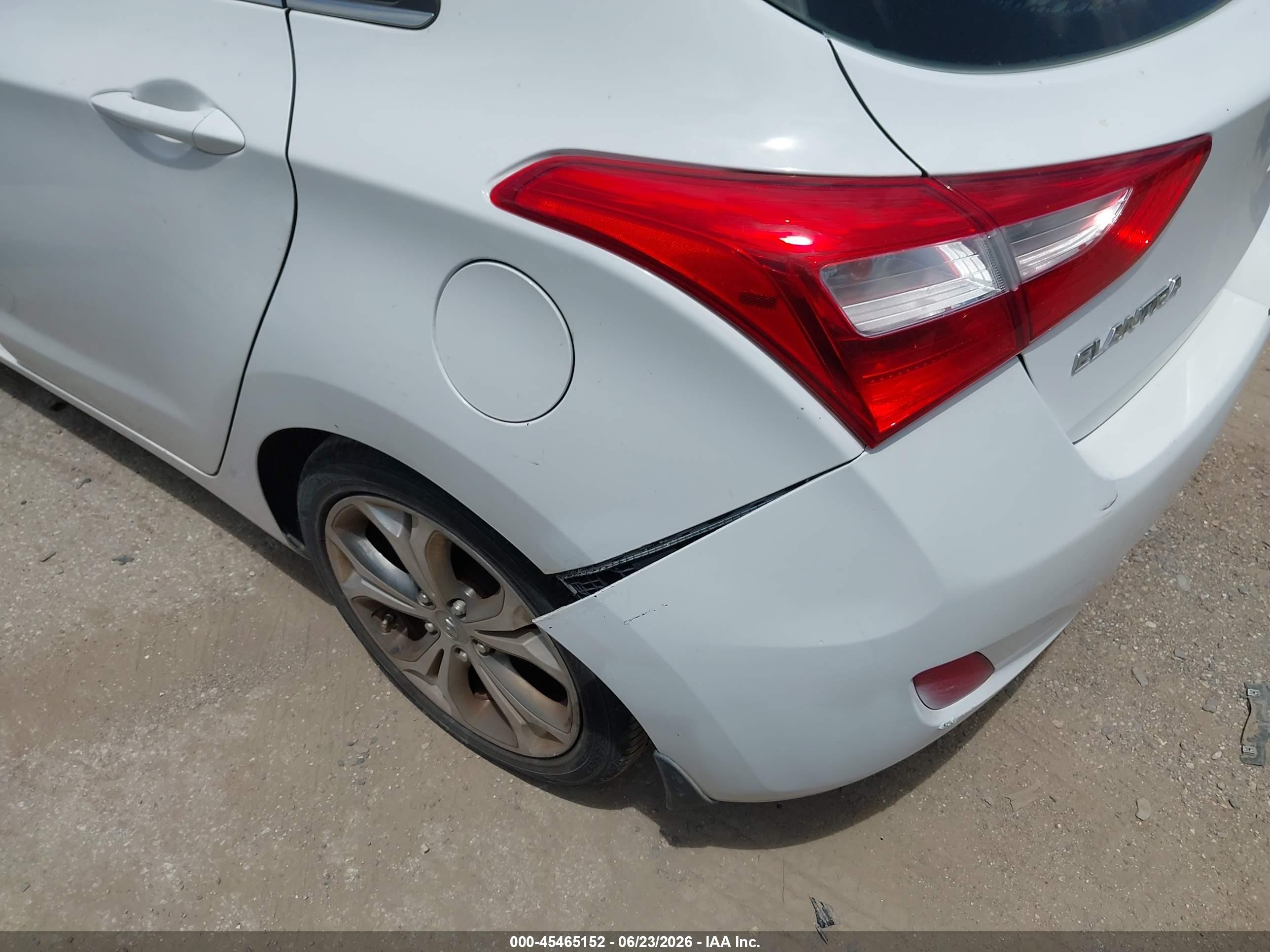 2013 Hyundai Elantra Gt   White vin: KMHD35LE6DU044463