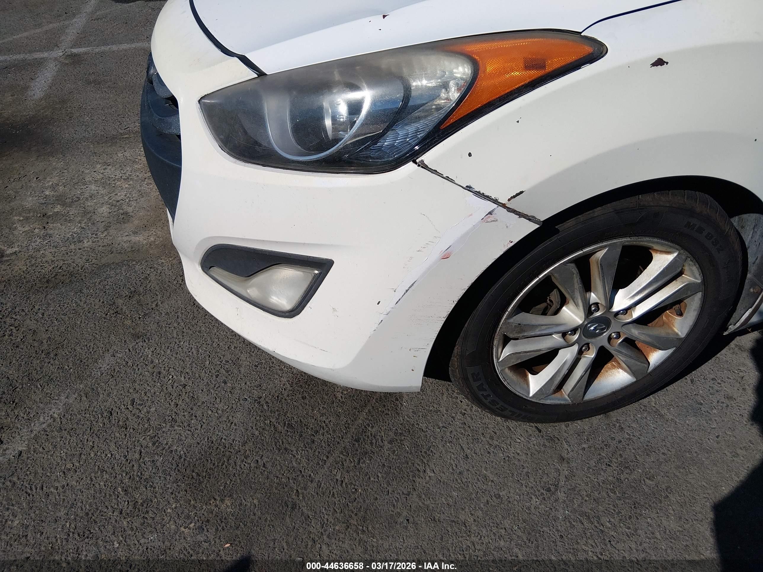 2013 Hyundai Elantra Gt   Белый vin: KMHD35LE6DU068875