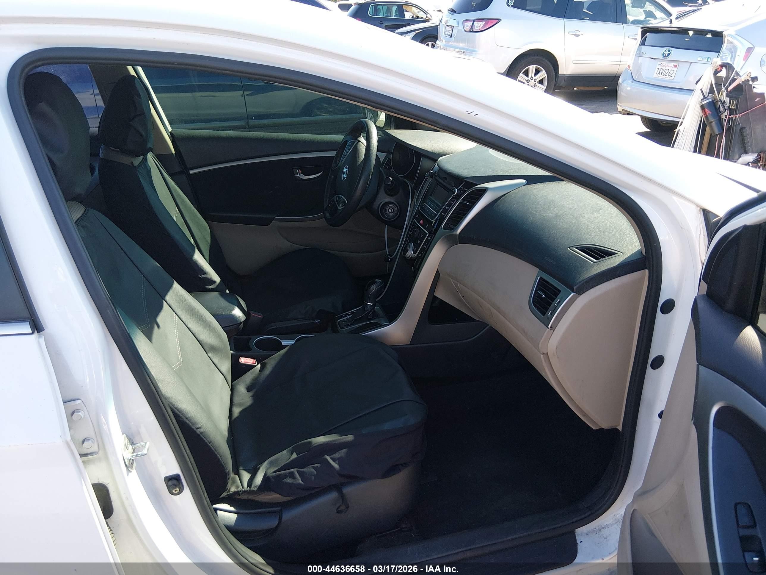 2013 Hyundai Elantra Gt   Белый vin: KMHD35LE6DU068875