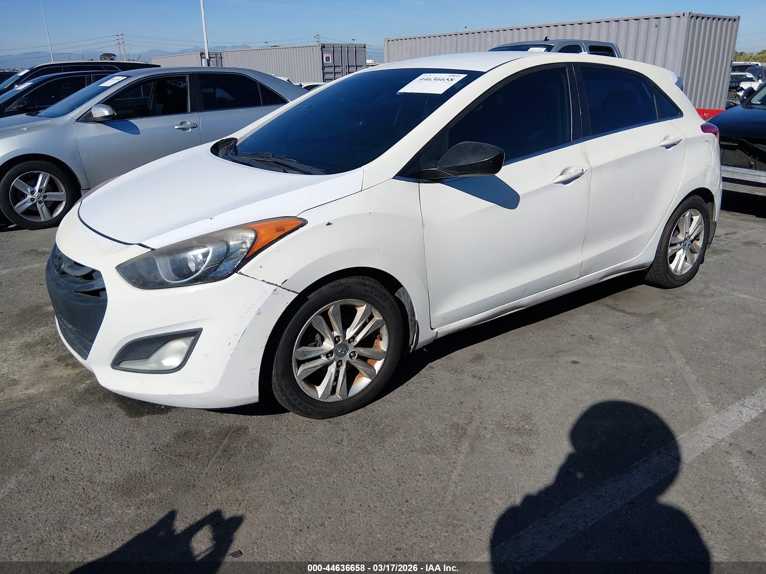 2013 Hyundai Elantra Gt   Белый vin: KMHD35LE6DU068875