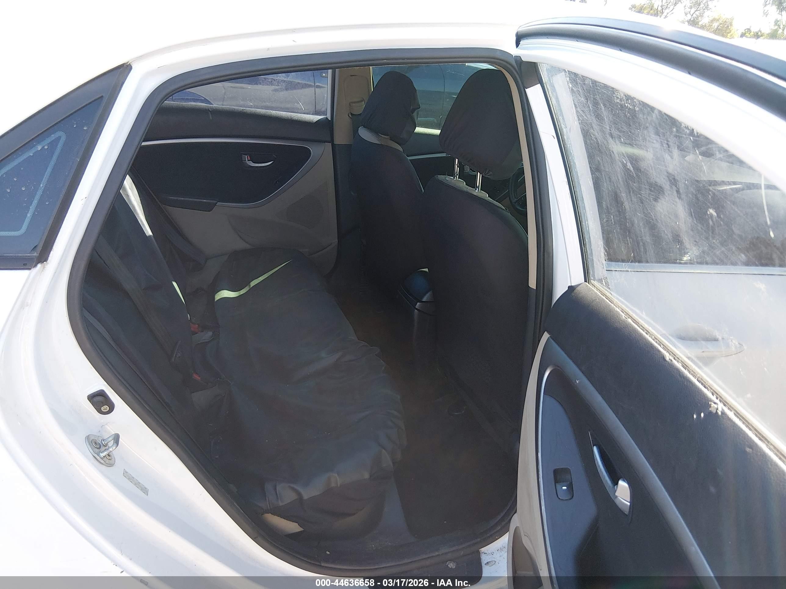 2013 Hyundai Elantra Gt   Белый vin: KMHD35LE6DU068875