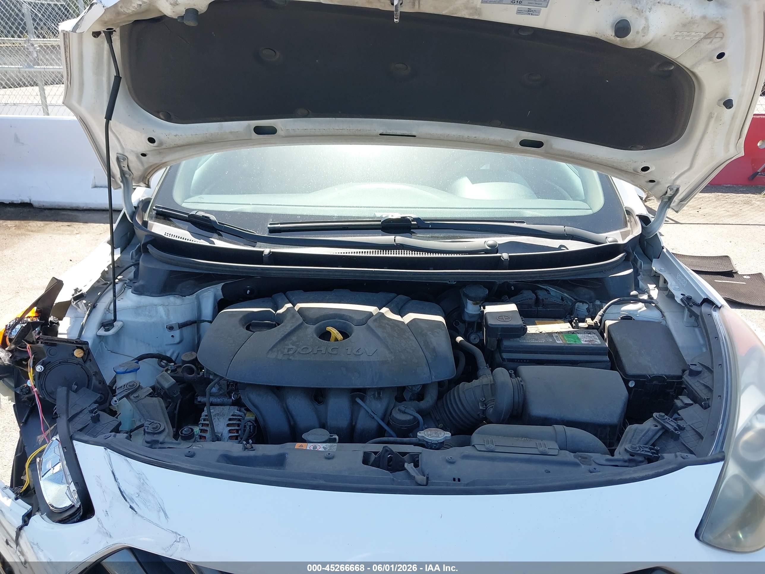 2013 Hyundai Elantra Gt   White vin: KMHD35LE6DU089077
