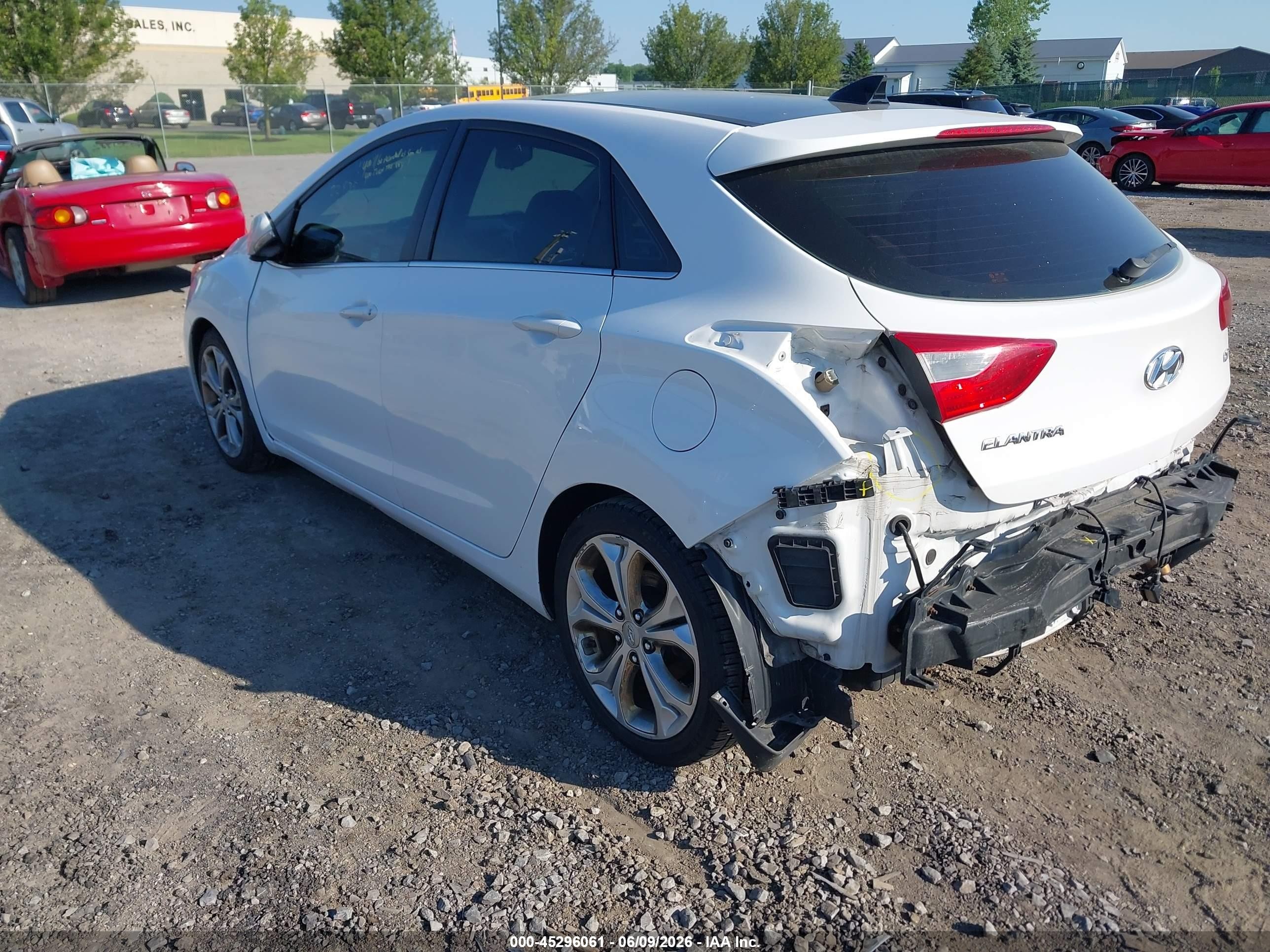 2013 Hyundai Elantra Gt White vin: KMHD35LE6DU091315