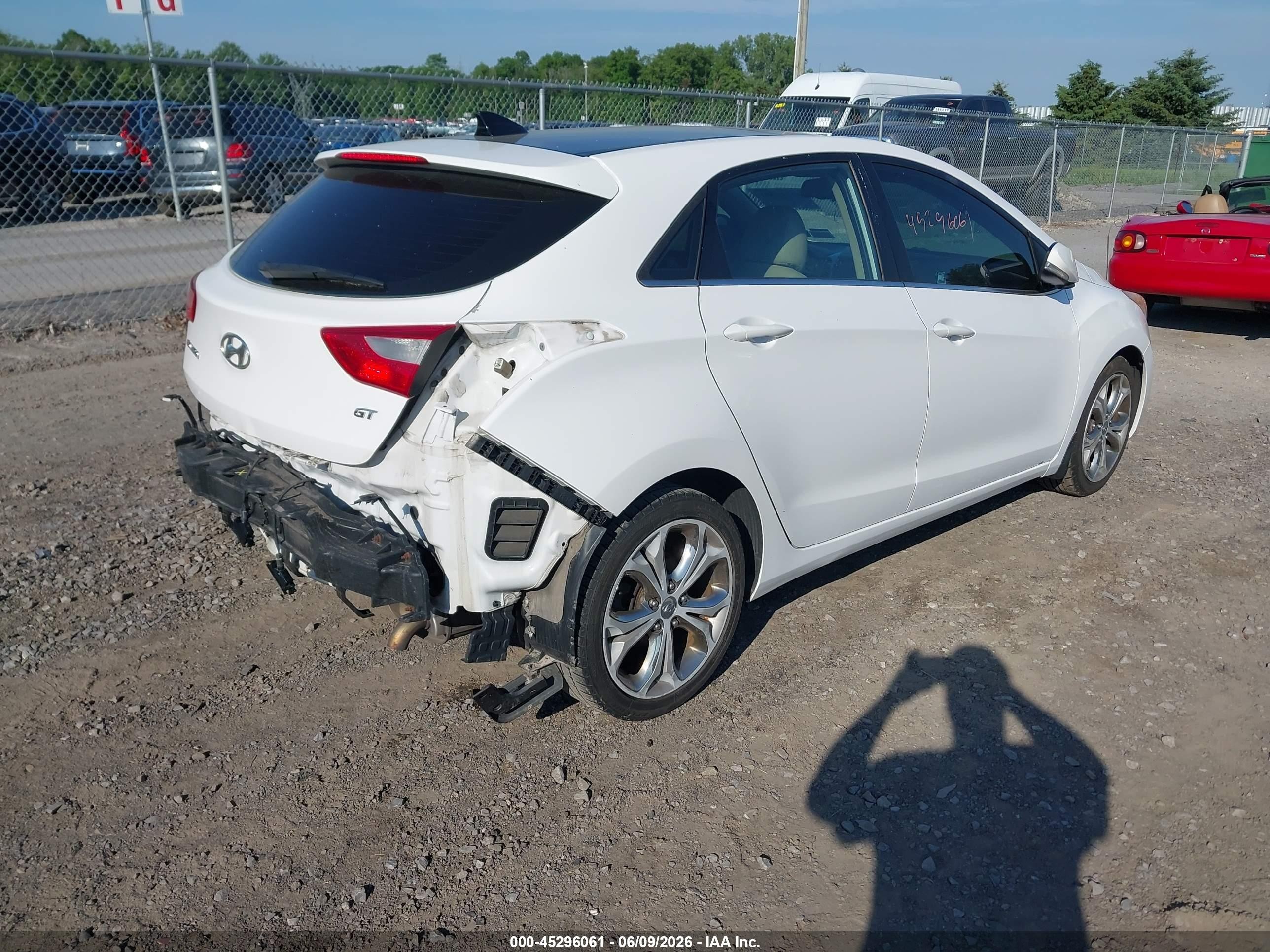 2013 Hyundai Elantra Gt White vin: KMHD35LE6DU091315