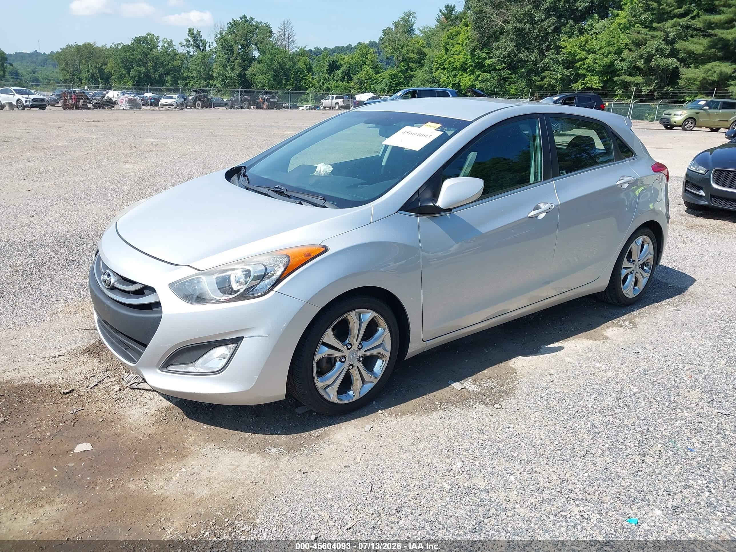 2013 Hyundai Elantra Gt   Silver vin: KMHD35LE6DU096529