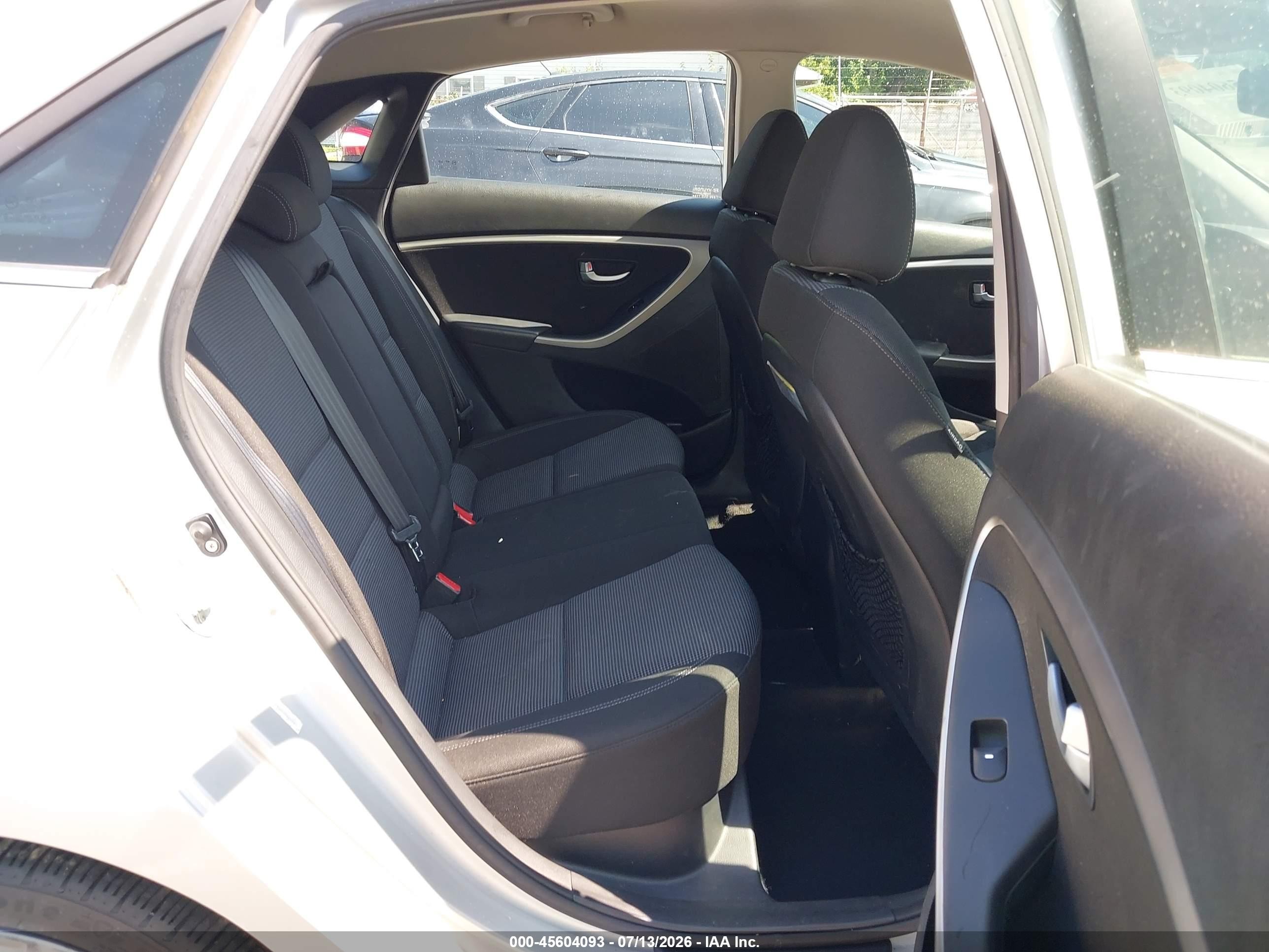 2013 Hyundai Elantra Gt   Silver vin: KMHD35LE6DU096529