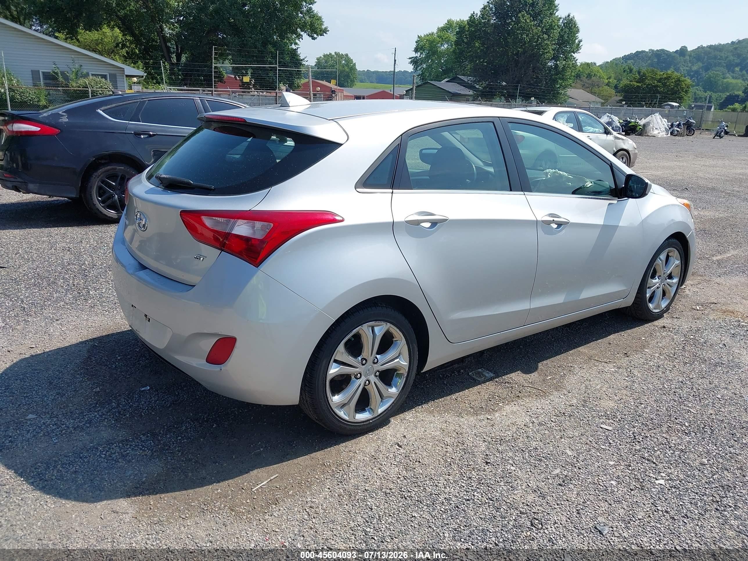2013 Hyundai Elantra Gt   Silver vin: KMHD35LE6DU096529