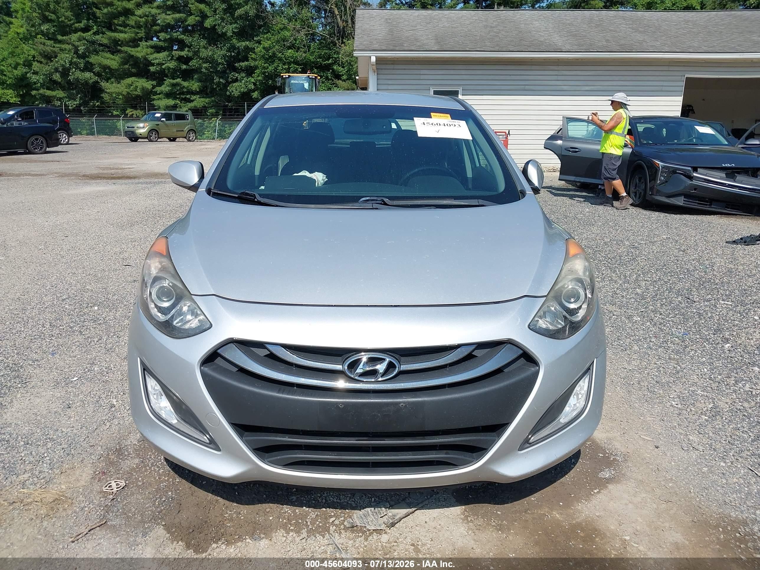 2013 Hyundai Elantra Gt   Silver vin: KMHD35LE6DU096529