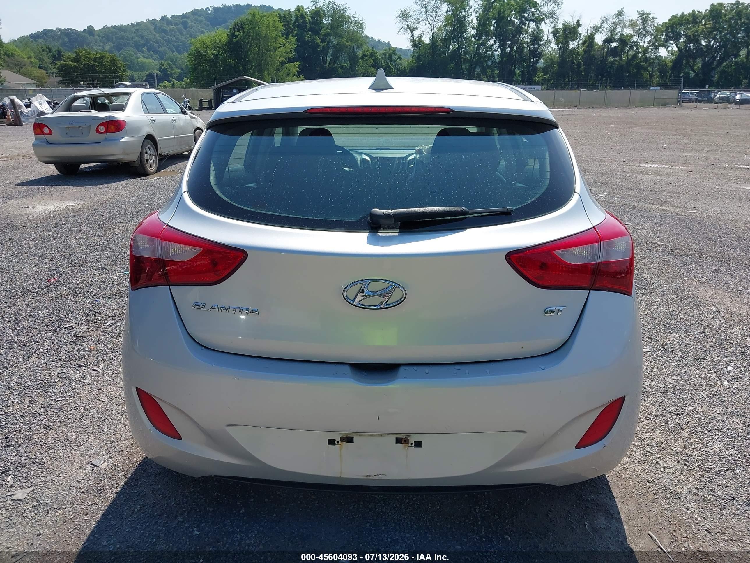 2013 Hyundai Elantra Gt   Silver vin: KMHD35LE6DU096529