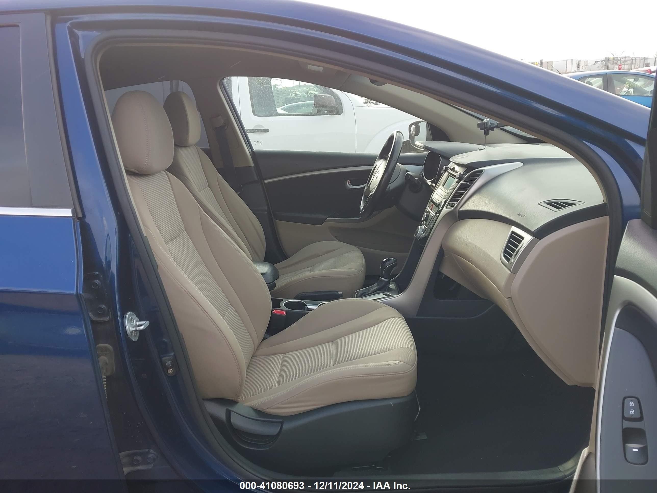 2013 Hyundai Elantra Gt   Blue vin: KMHD35LE6DU099060