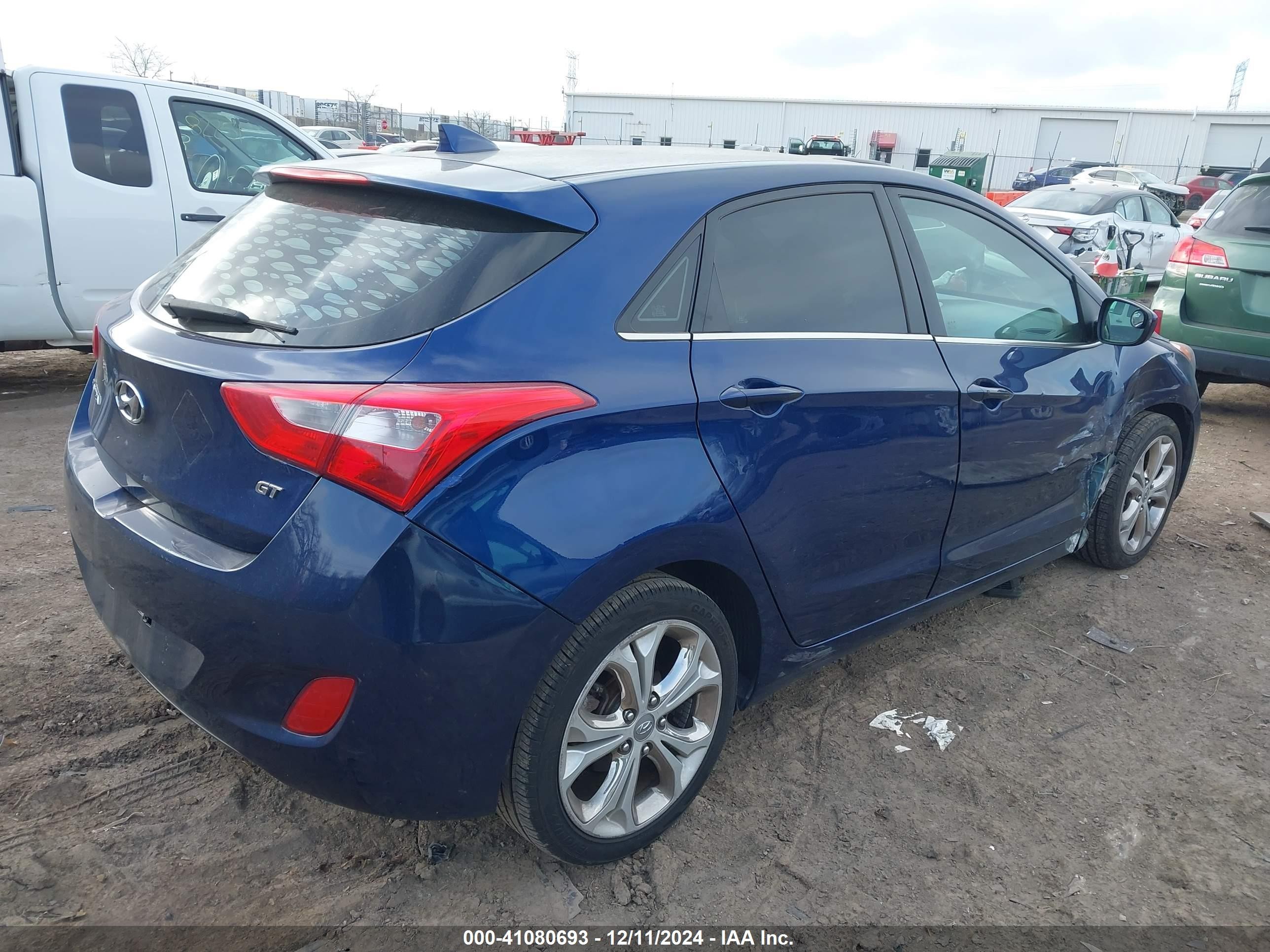 2013 Hyundai Elantra Gt   Blue vin: KMHD35LE6DU099060