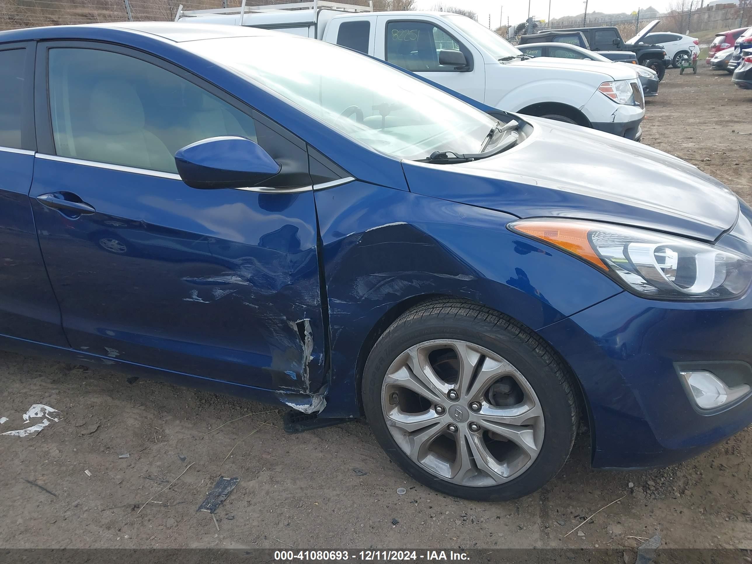 2013 Hyundai Elantra Gt   Blue vin: KMHD35LE6DU099060