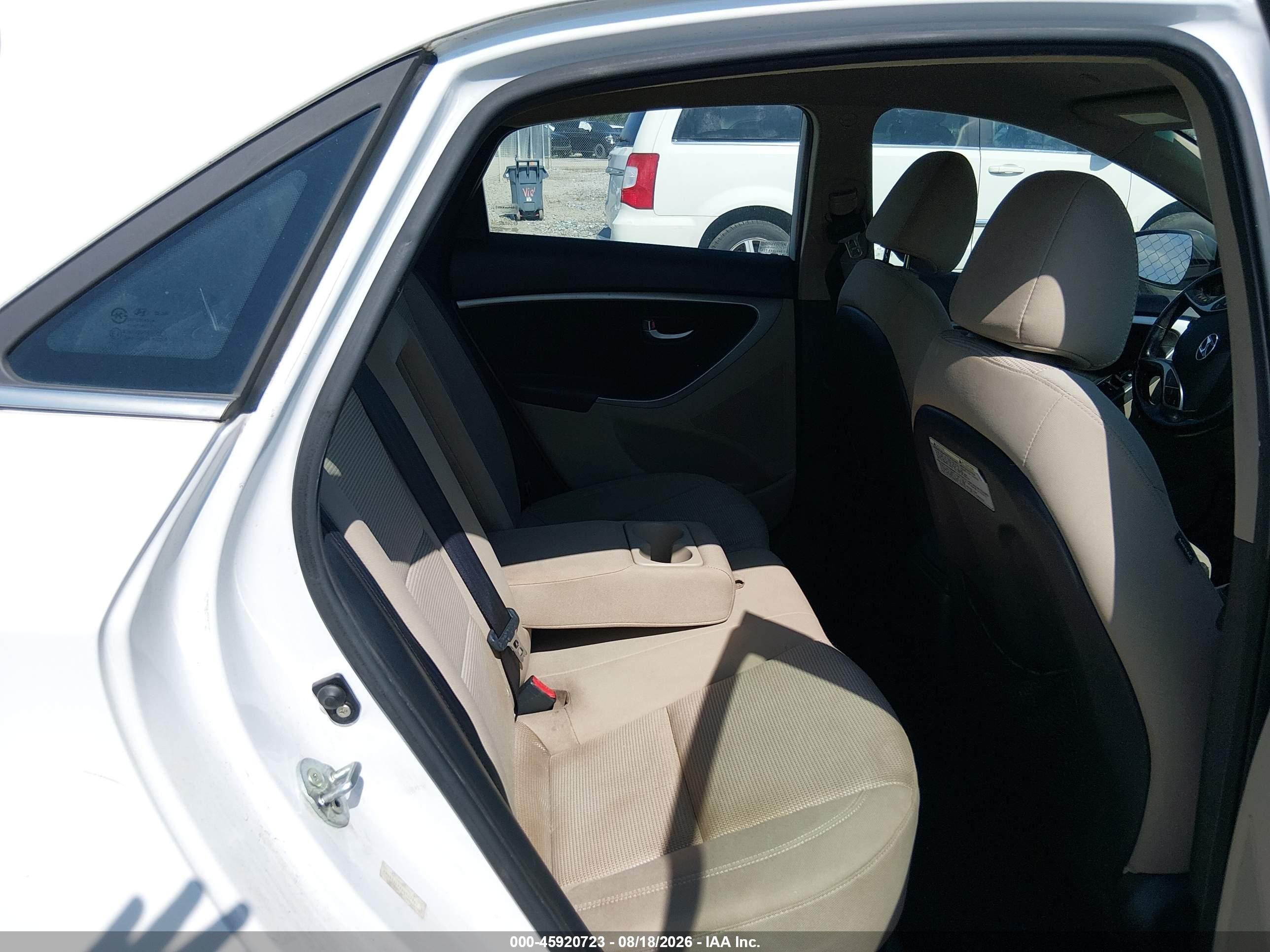 2013 Hyundai Elantra Gt   White vin: KMHD35LE6DU102961