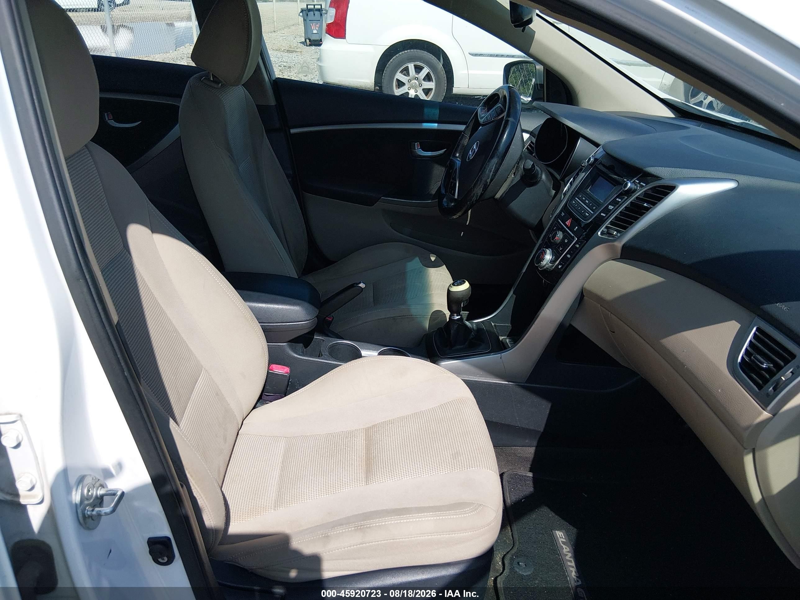 2013 Hyundai Elantra Gt   White vin: KMHD35LE6DU102961
