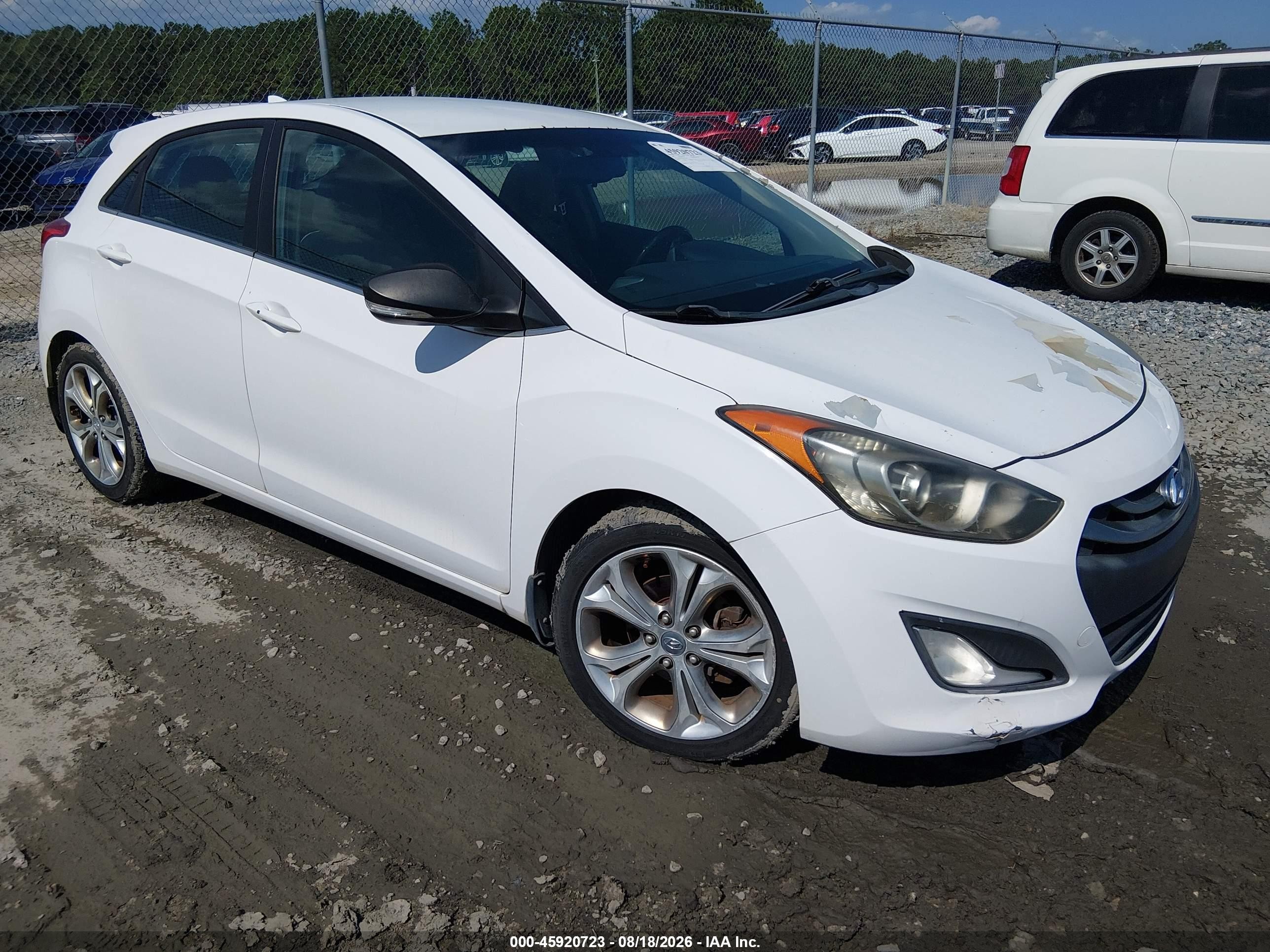 2013 Hyundai Elantra Gt   White vin: KMHD35LE6DU102961