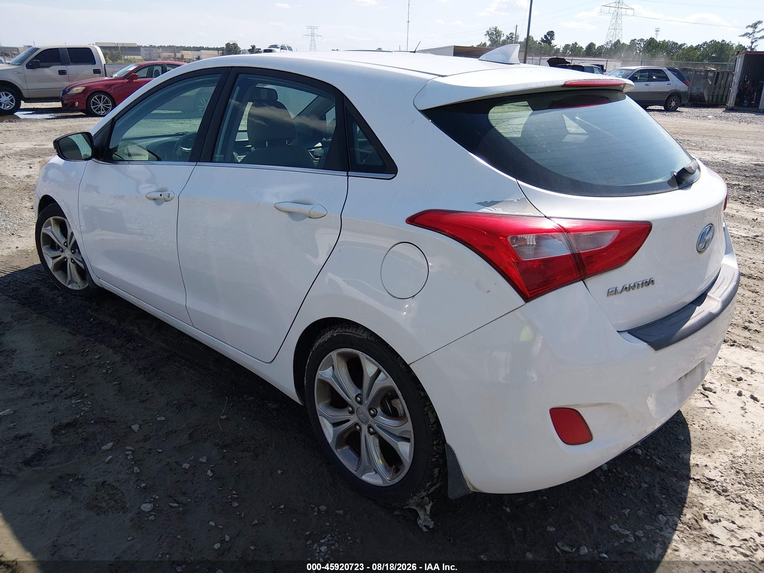 2013 Hyundai Elantra Gt   White vin: KMHD35LE6DU102961
